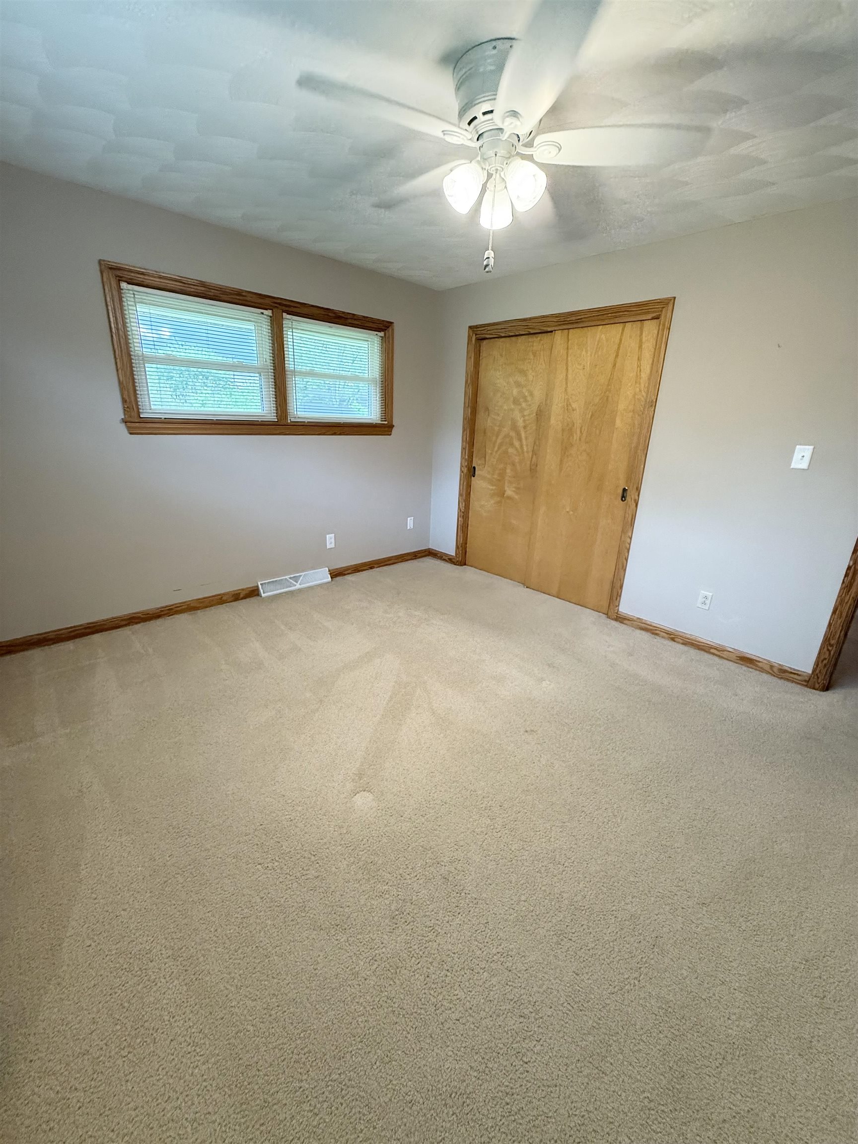 1611 Antler Avenue, Owensboro, Kentucky 42303, 3 Bedrooms Bedrooms, ,2 BathroomsBathrooms,Single Family Residence,For Sale,Antler Avenue,92075