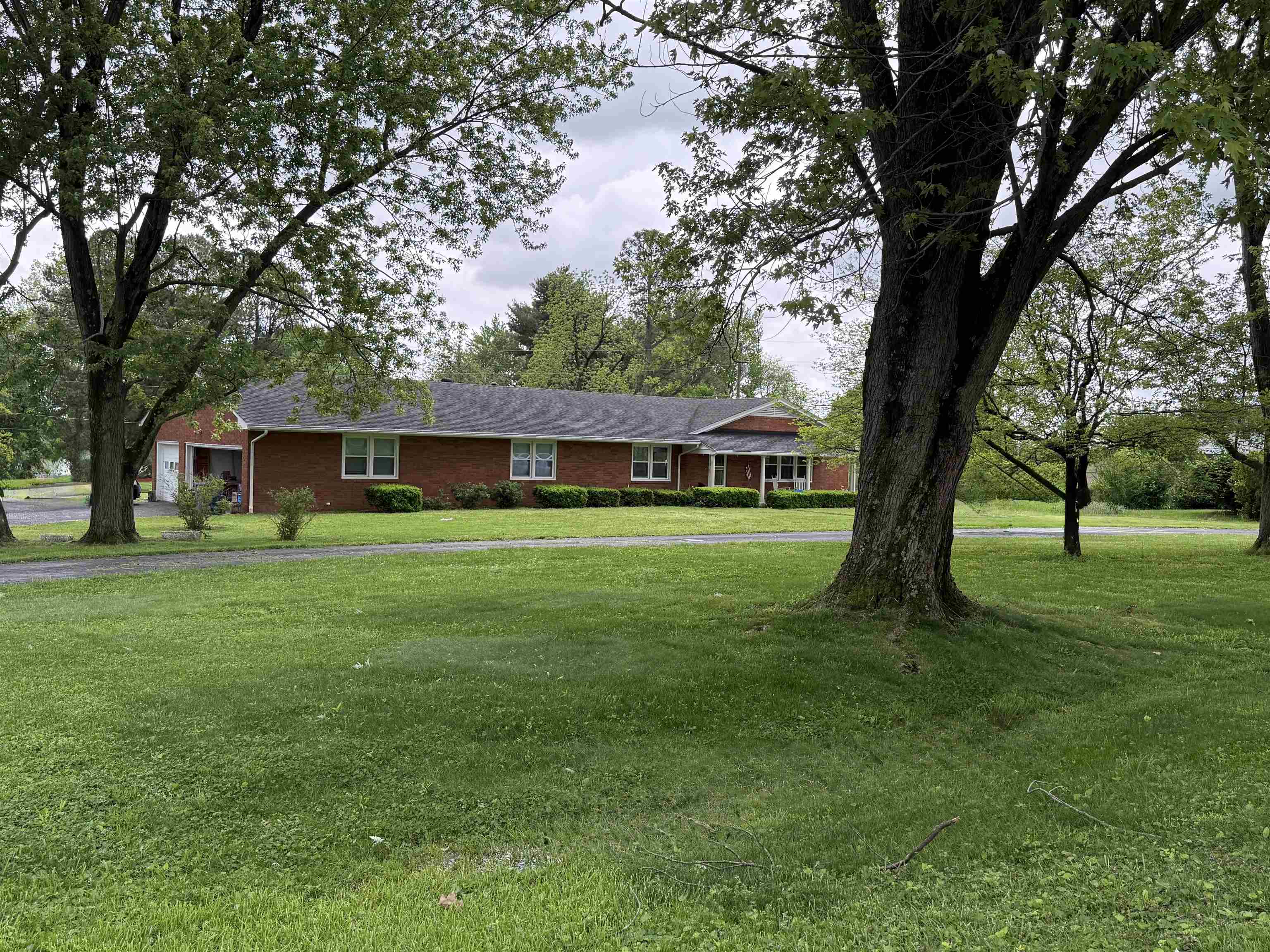 1611 Antler Avenue, Owensboro, Kentucky 42303, 3 Bedrooms Bedrooms, ,2 BathroomsBathrooms,Single Family Residence,For Sale,Antler Avenue,92075