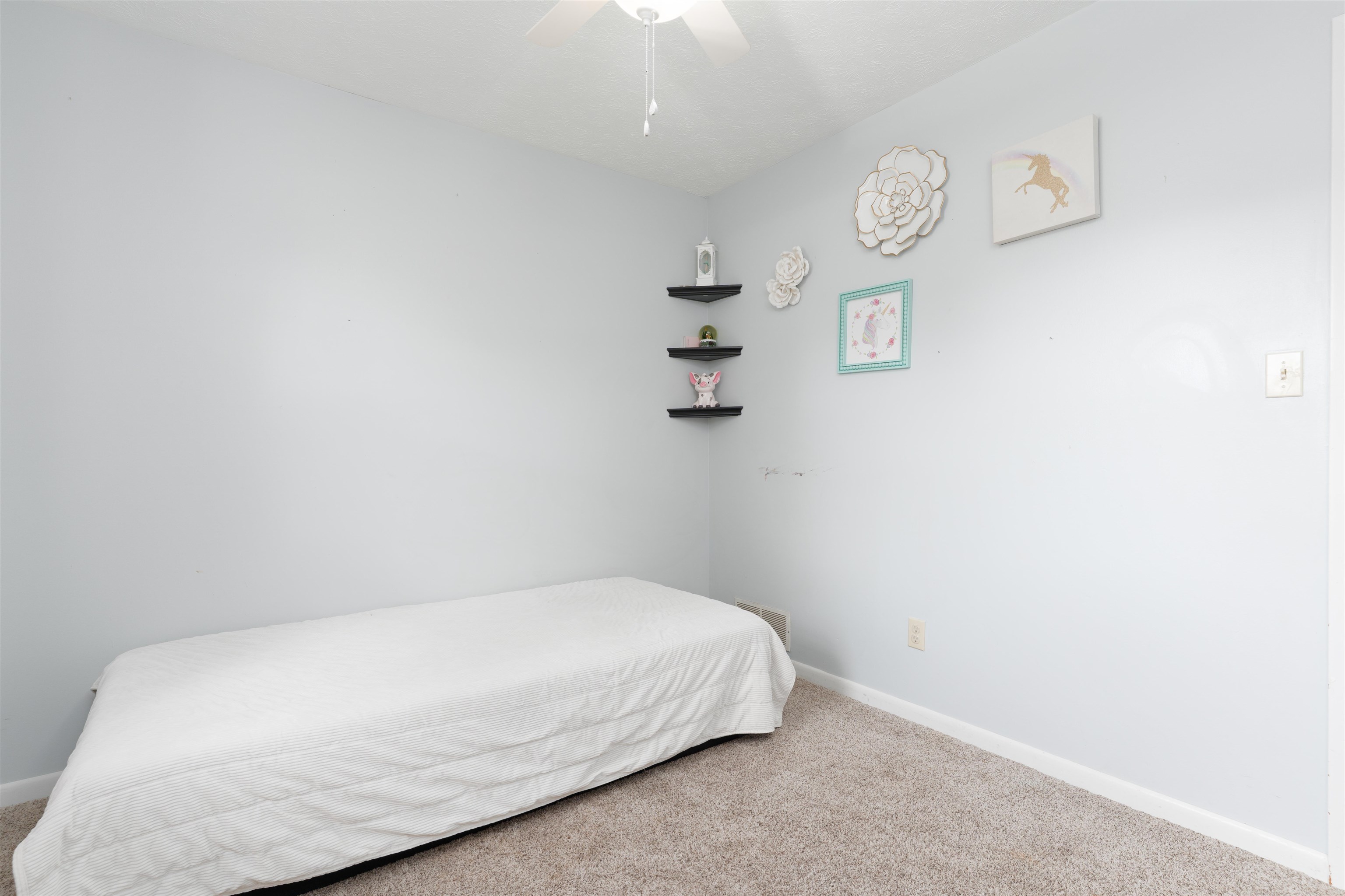 6416 Walnut Ct, Utica, Kentucky 42376, 3 Bedrooms Bedrooms, ,1 BathroomBathrooms,Single Family Residence,For Sale,Walnut Ct,92094