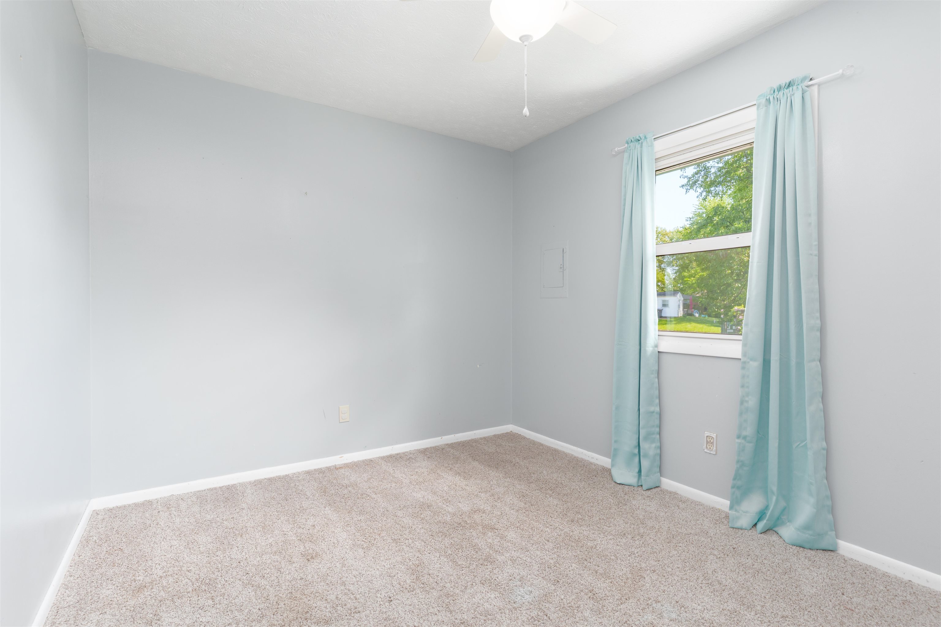 6416 Walnut Ct, Utica, Kentucky 42376, 3 Bedrooms Bedrooms, ,1 BathroomBathrooms,Single Family Residence,For Sale,Walnut Ct,92094