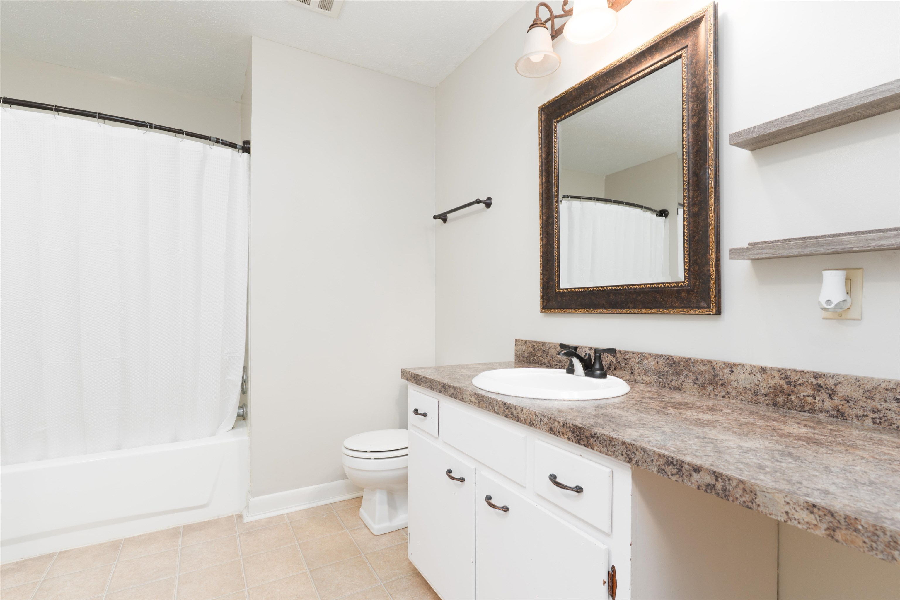 6416 Walnut Ct, Utica, Kentucky 42376, 3 Bedrooms Bedrooms, ,1 BathroomBathrooms,Single Family Residence,For Sale,Walnut Ct,92094