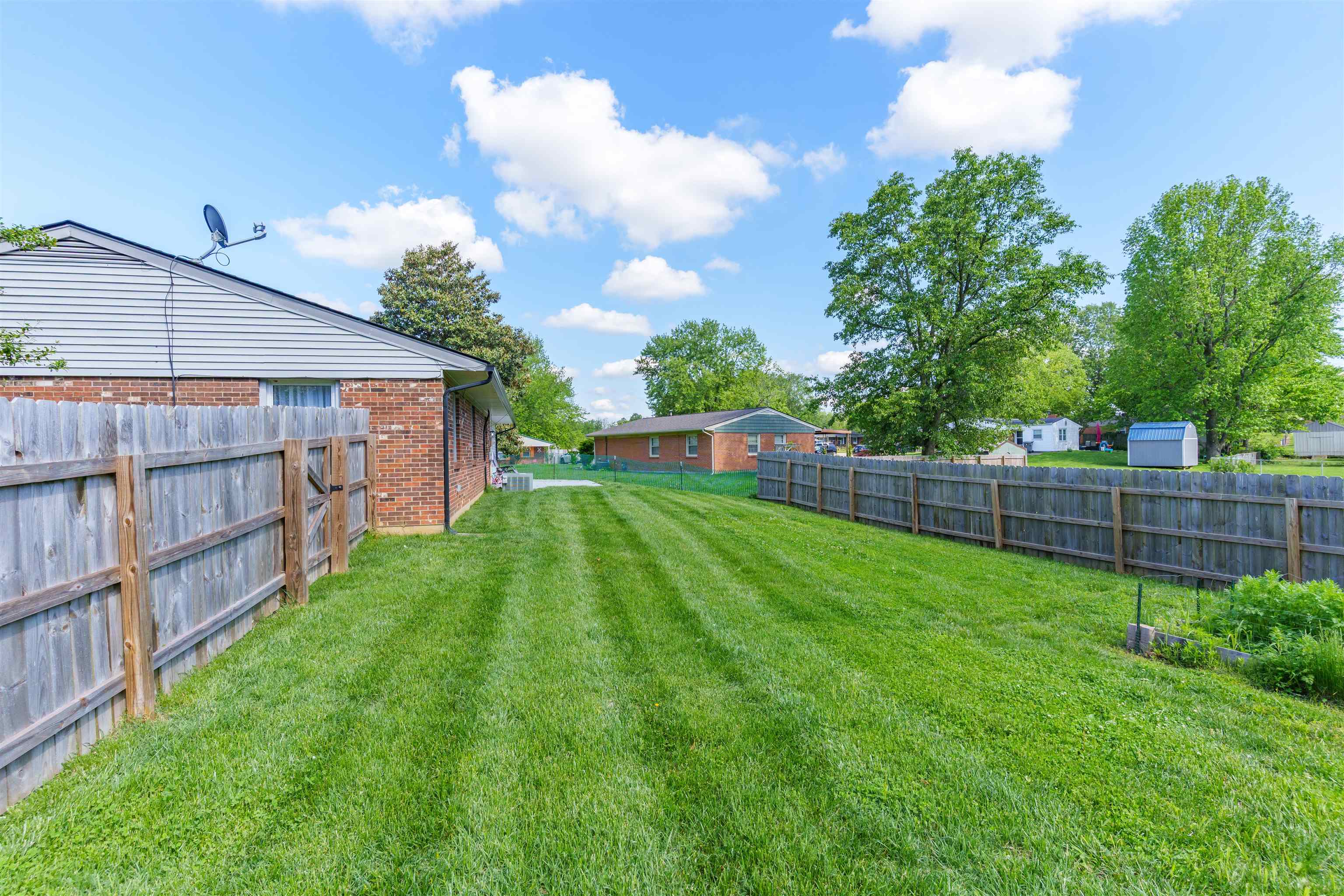 6416 Walnut Ct, Utica, Kentucky 42376, 3 Bedrooms Bedrooms, ,1 BathroomBathrooms,Single Family Residence,For Sale,Walnut Ct,92094