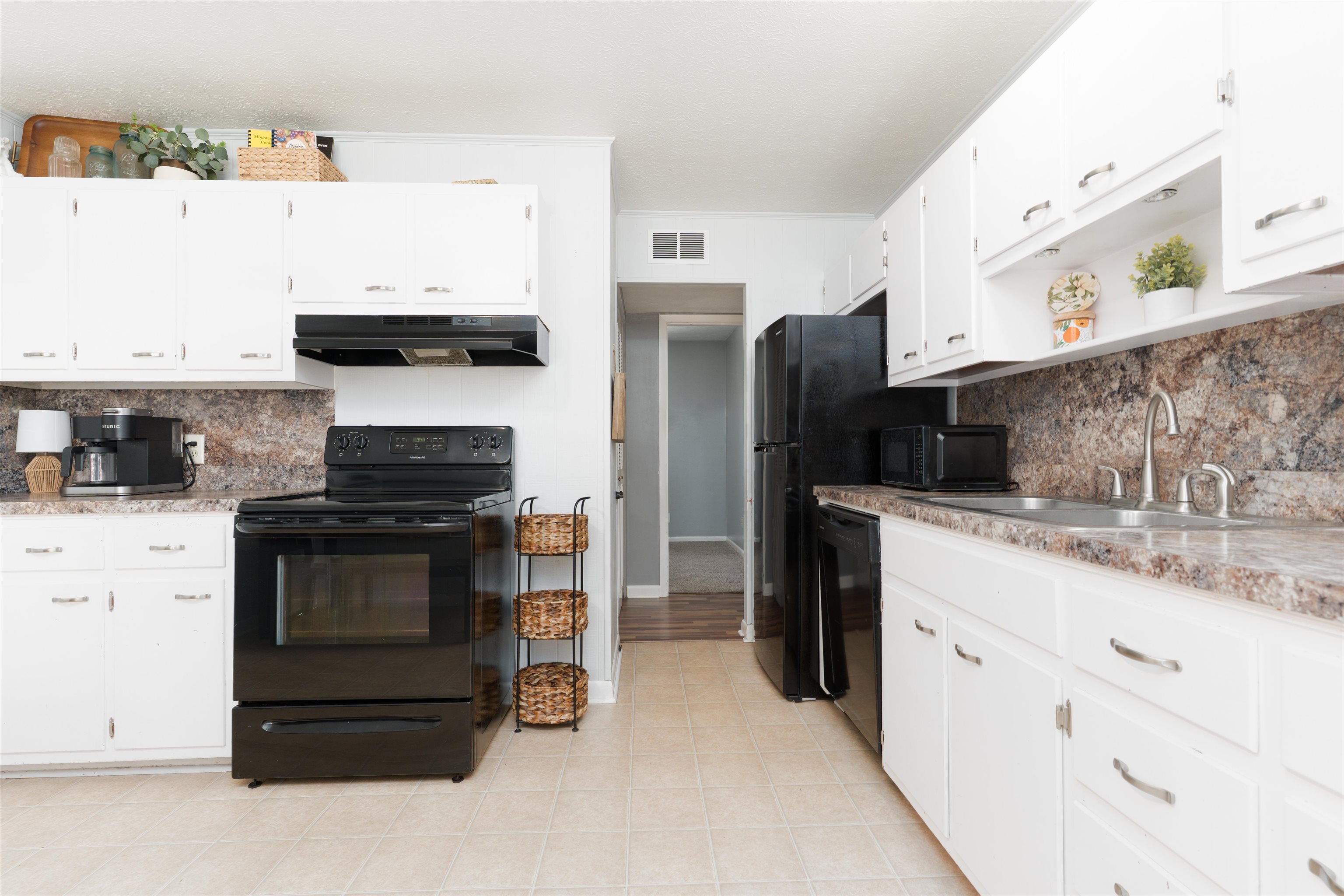 6416 Walnut Ct, Utica, Kentucky 42376, 3 Bedrooms Bedrooms, ,1 BathroomBathrooms,Single Family Residence,For Sale,Walnut Ct,92094