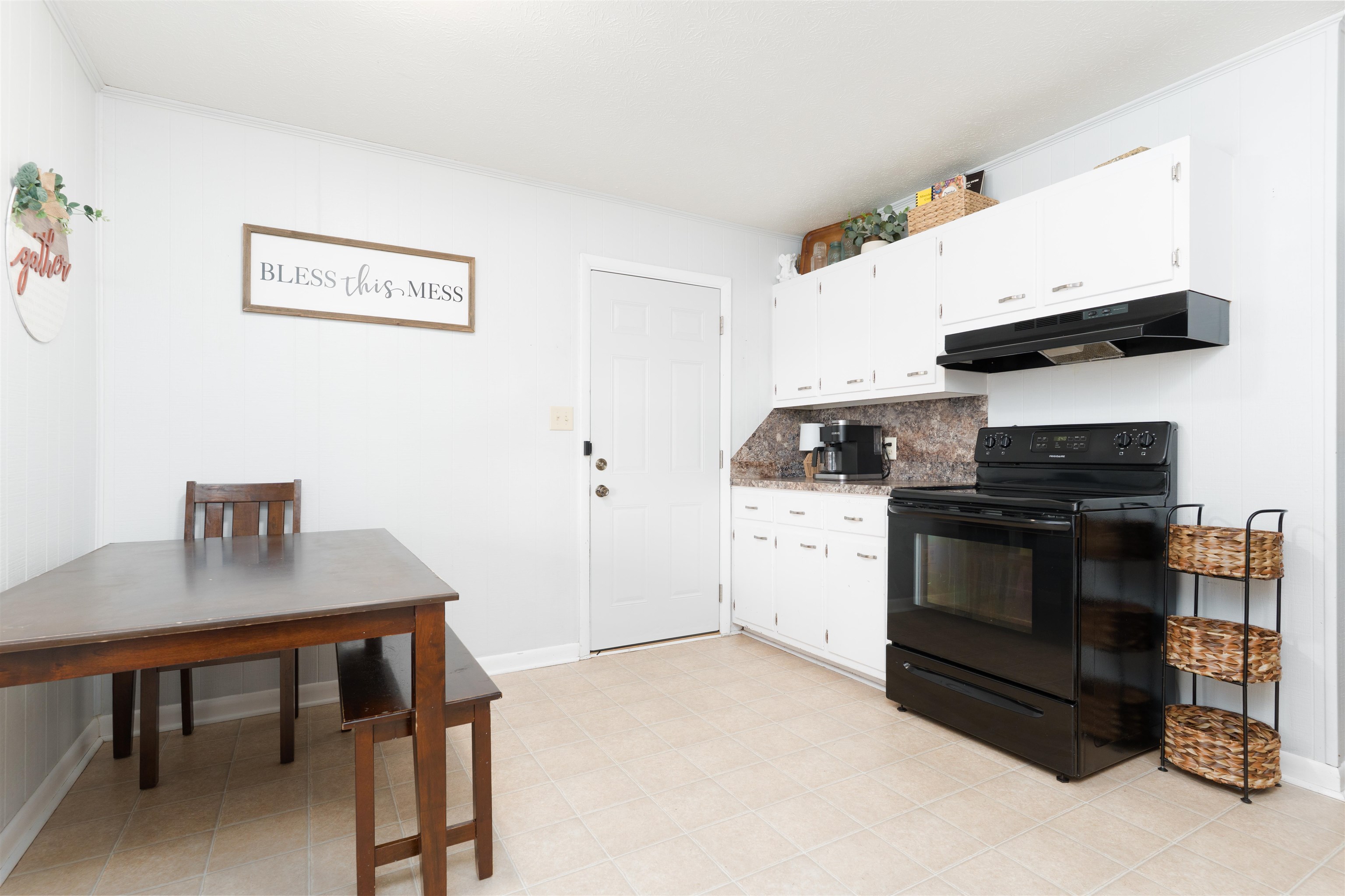 6416 Walnut Ct, Utica, Kentucky 42376, 3 Bedrooms Bedrooms, ,1 BathroomBathrooms,Single Family Residence,For Sale,Walnut Ct,92094