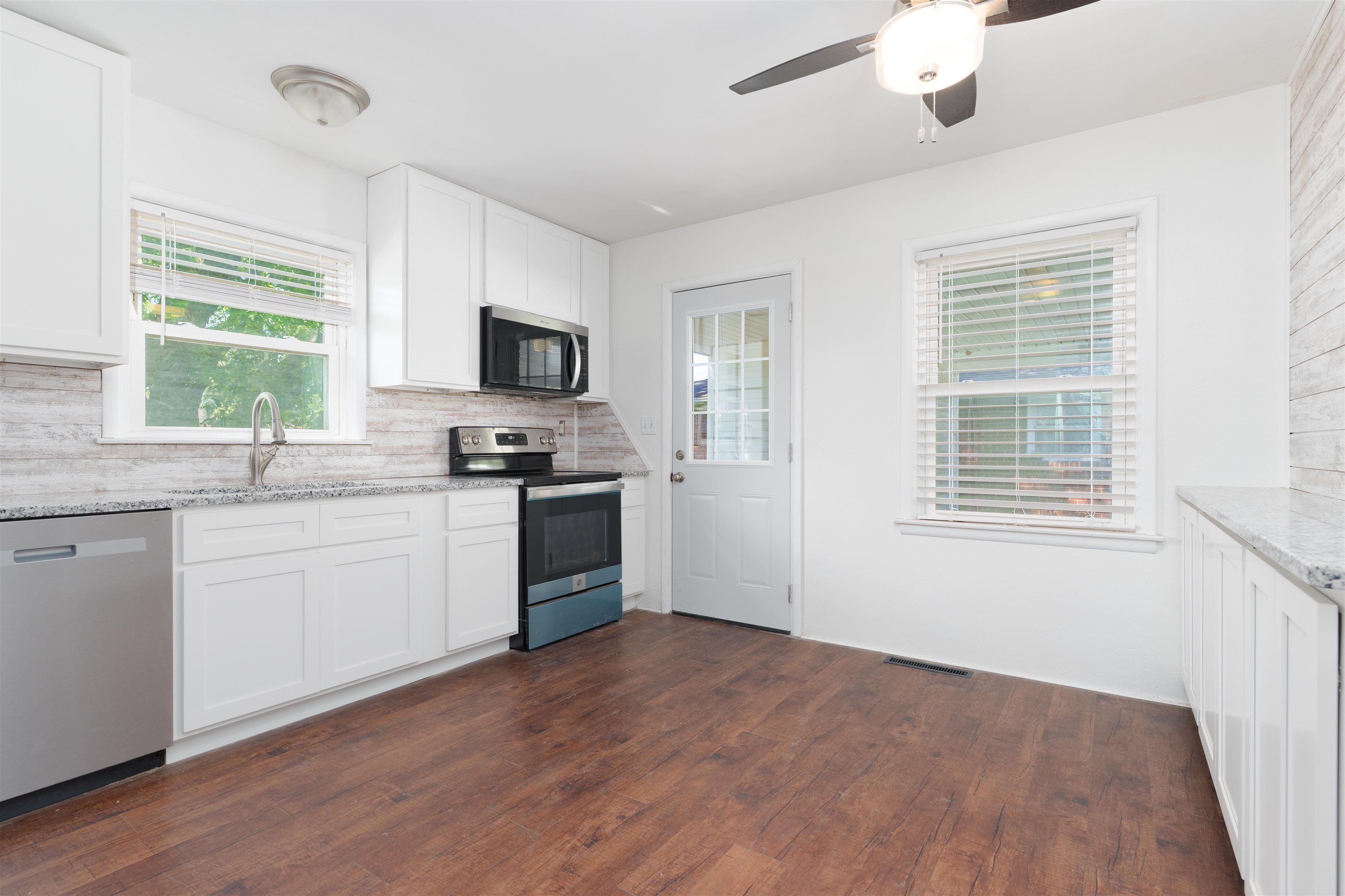 1133 Avondale Rd, Owensboro, Kentucky 42303-5002, 4 Bedrooms Bedrooms, ,2 BathroomsBathrooms,Single Family Residence,For Sale,Avondale Rd,92114