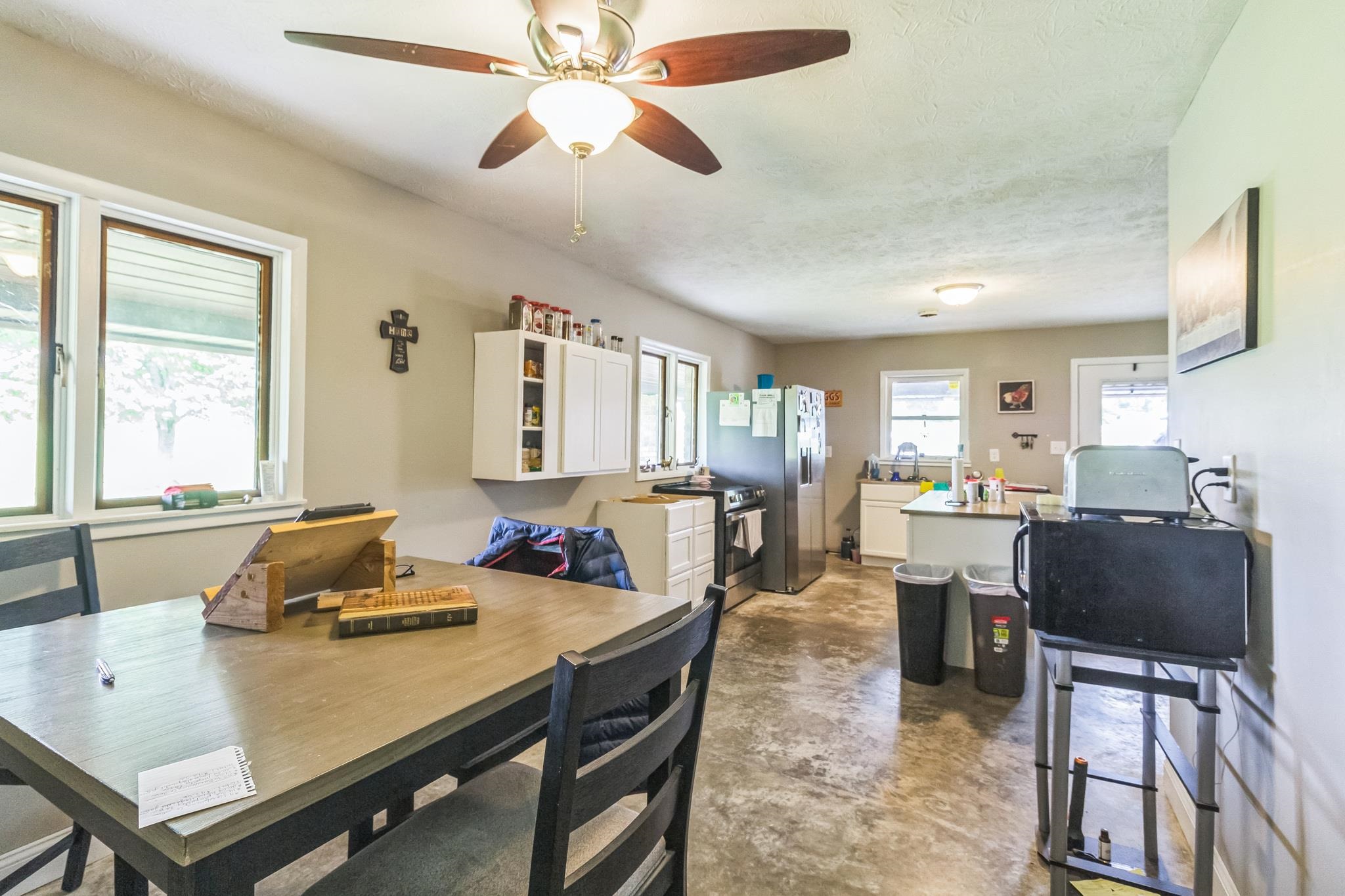 166 Narrows Rd, Fordsville, Kentucky 42343, 4 Bedrooms Bedrooms, ,2 BathroomsBathrooms,Single Family Residence,For Sale,Narrows Rd,92117