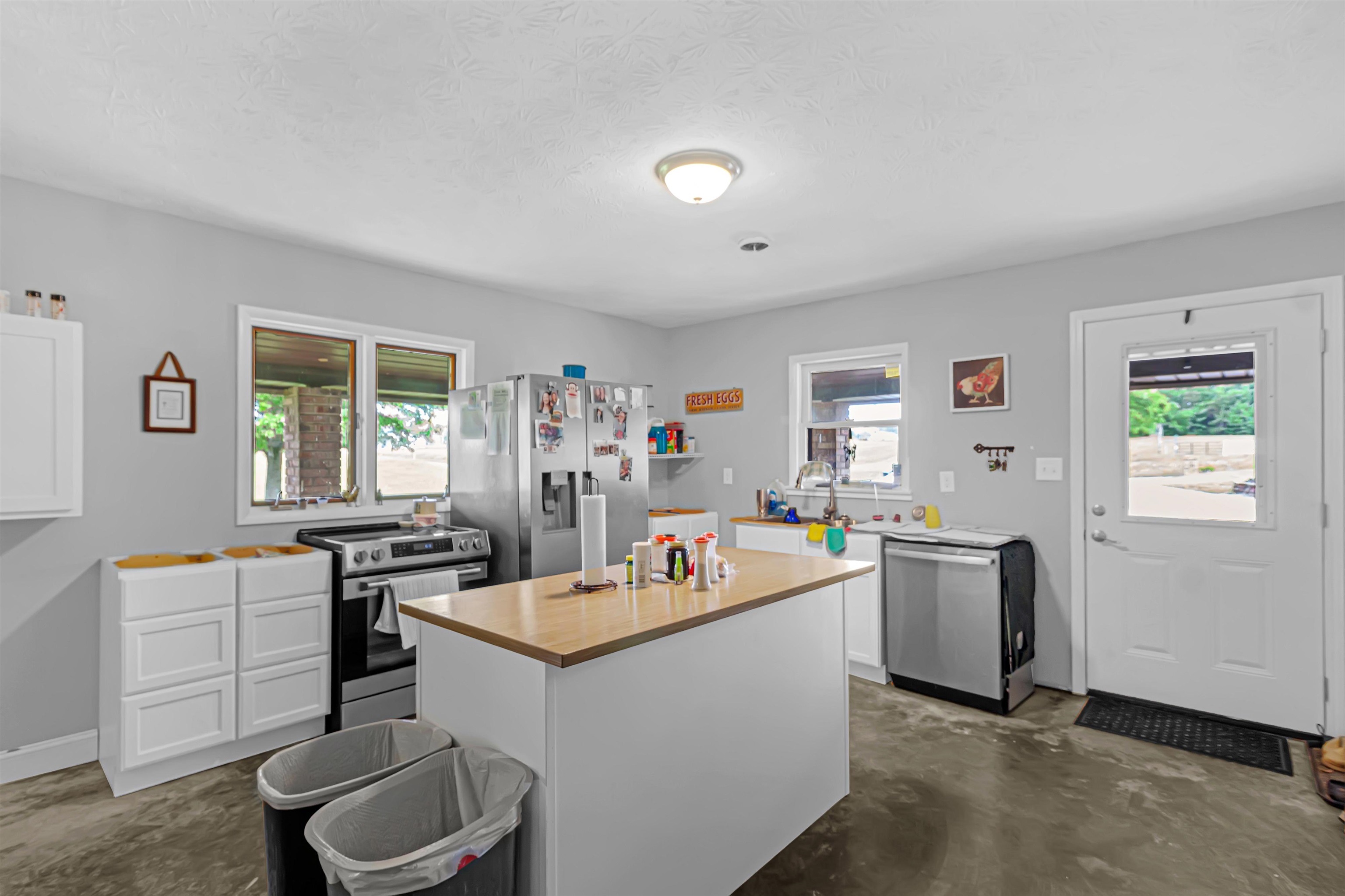 166 Narrows Rd, Fordsville, Kentucky 42343, 4 Bedrooms Bedrooms, ,2 BathroomsBathrooms,Single Family Residence,For Sale,Narrows Rd,92117