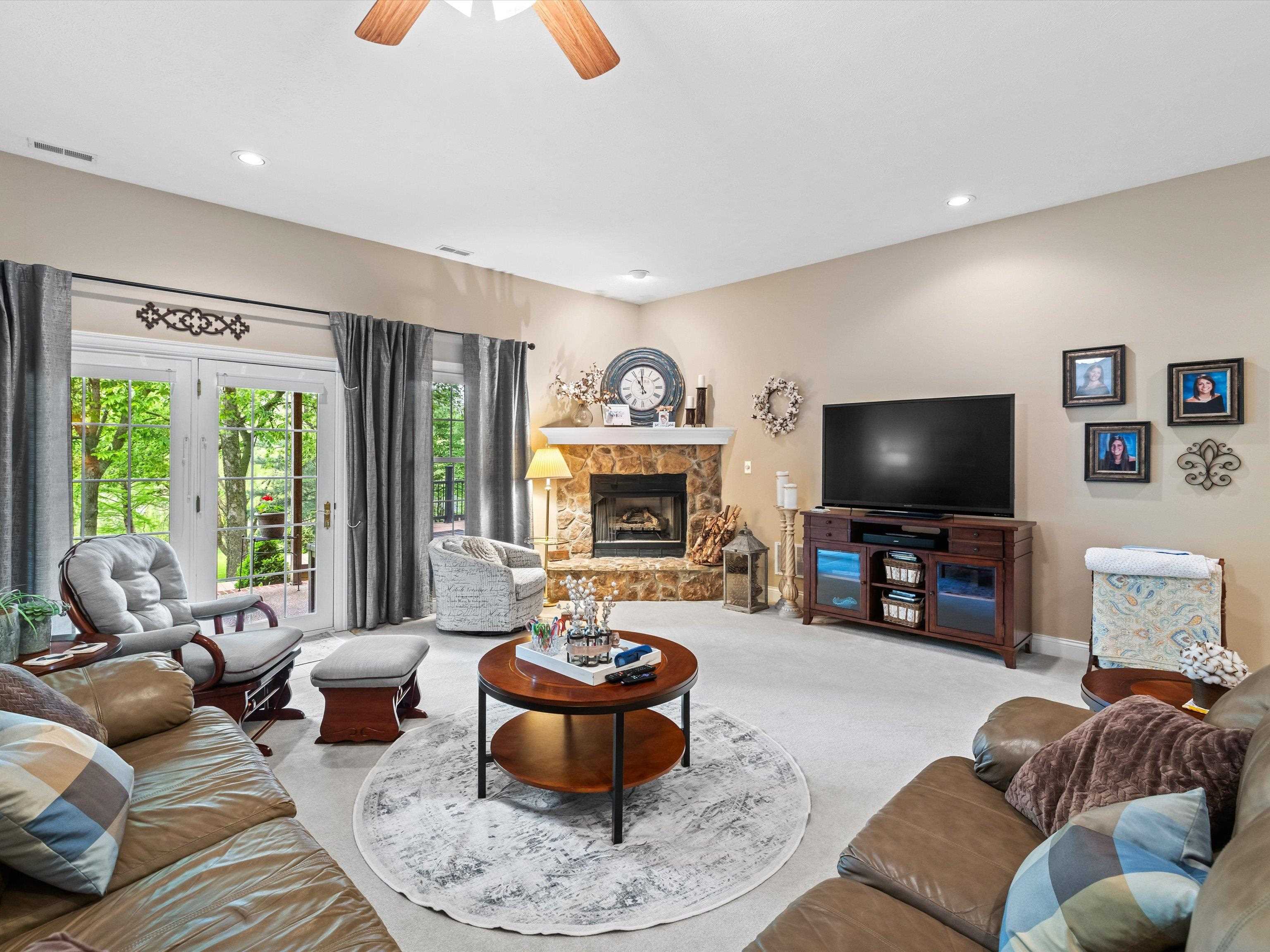 252 Ridgecrest Place, Owensboro, Kentucky 42303, 4 Bedrooms Bedrooms, ,3 BathroomsBathrooms,Single Family Residence,For Sale,Ridgecrest Place,92118