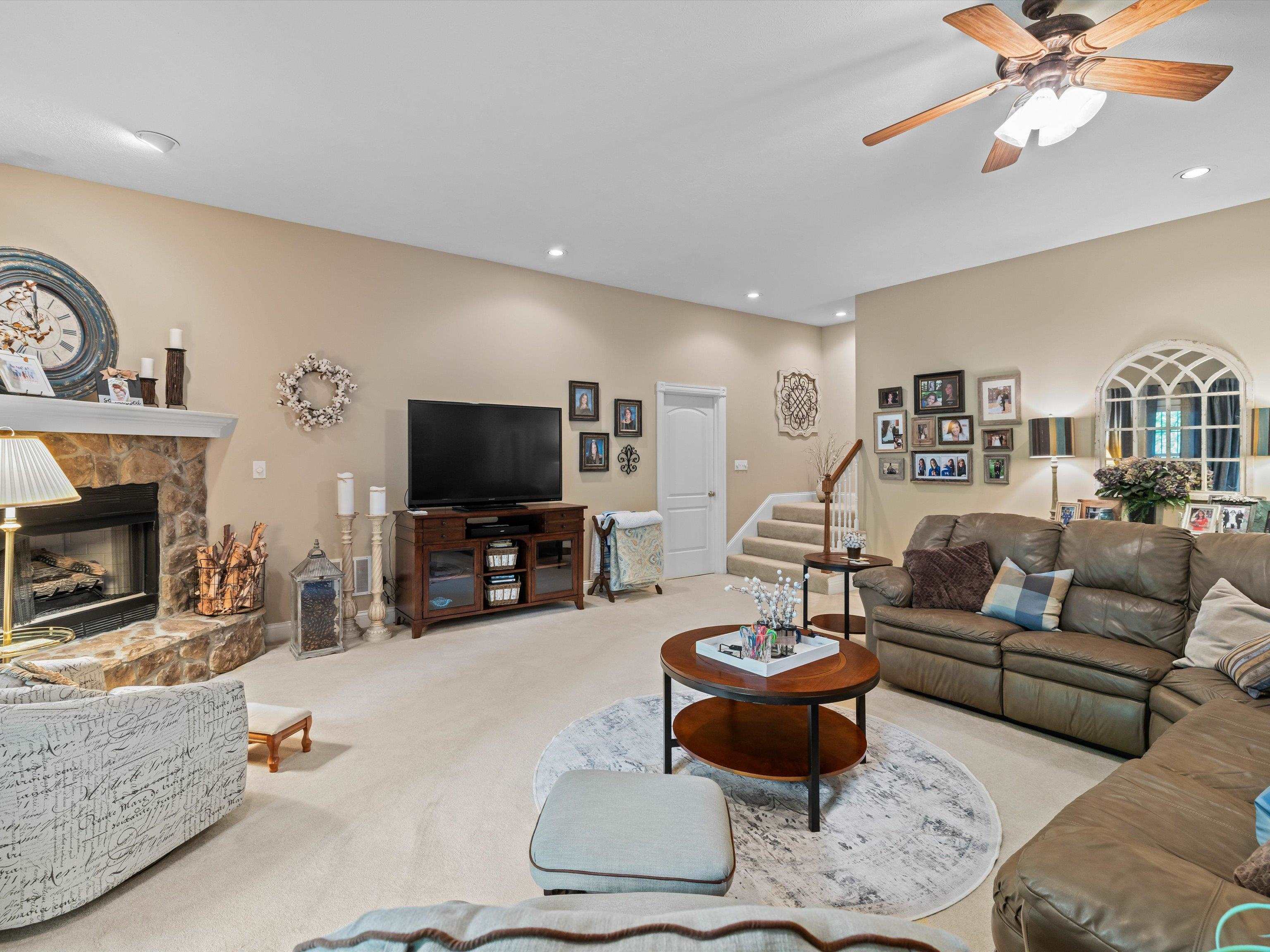 252 Ridgecrest Place, Owensboro, Kentucky 42303, 4 Bedrooms Bedrooms, ,3 BathroomsBathrooms,Single Family Residence,For Sale,Ridgecrest Place,92118