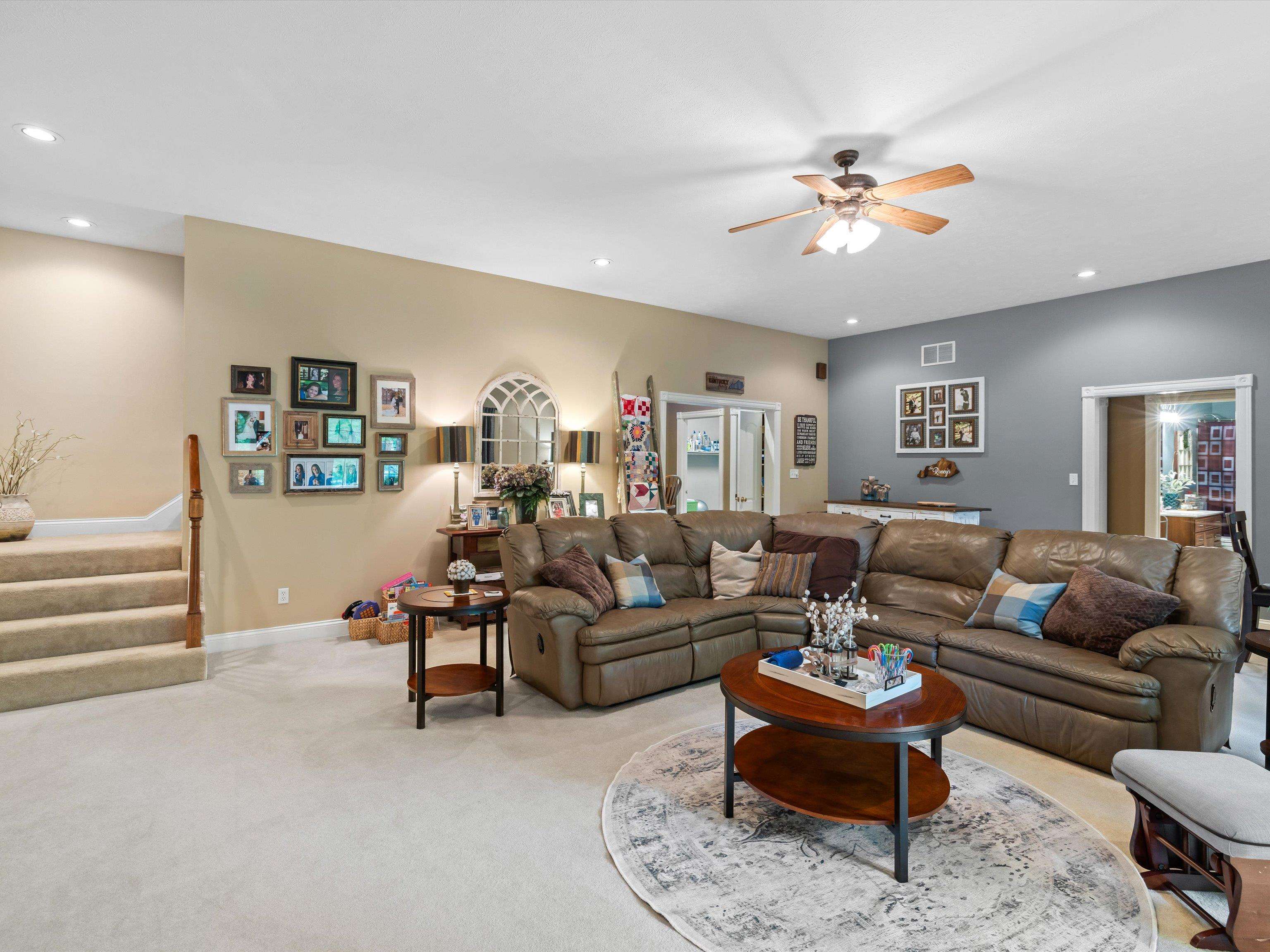 252 Ridgecrest Place, Owensboro, Kentucky 42303, 4 Bedrooms Bedrooms, ,3 BathroomsBathrooms,Single Family Residence,For Sale,Ridgecrest Place,92118