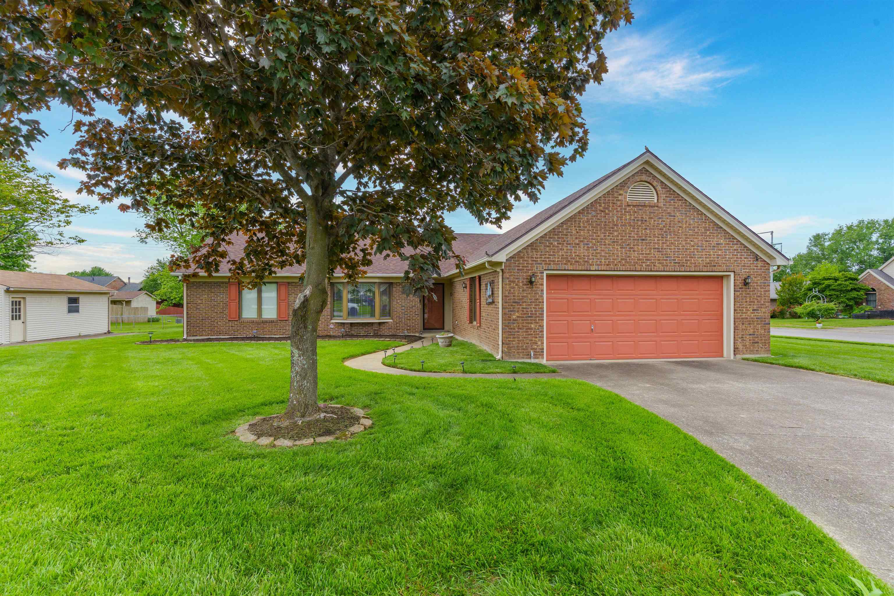 3525 Bordeaux Loop N, Owensboro, Kentucky 42301, 3 Bedrooms Bedrooms, ,2 BathroomsBathrooms,Single Family Residence,For Sale,Bordeaux Loop N,92121