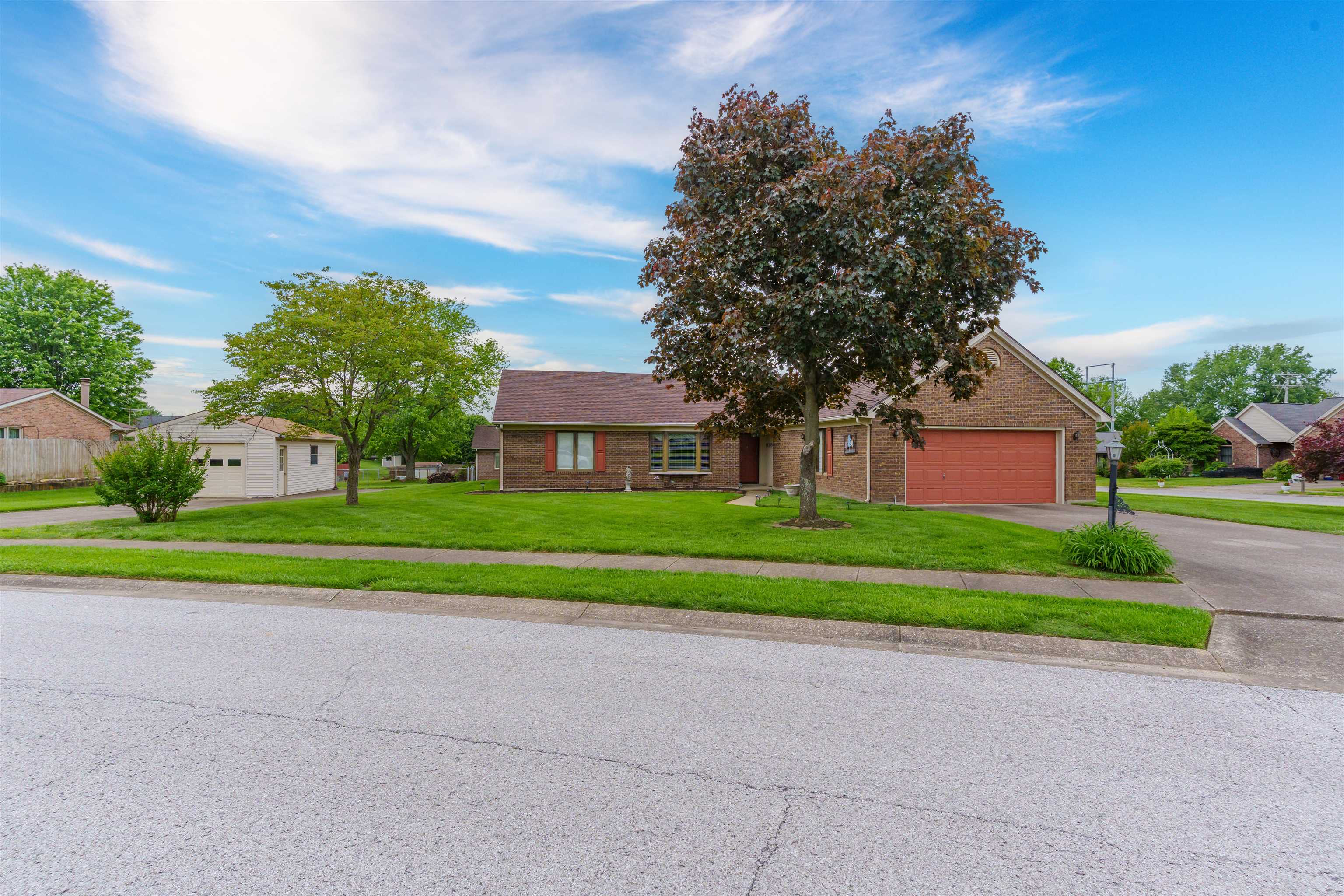 3525 Bordeaux Loop N, Owensboro, Kentucky 42301, 3 Bedrooms Bedrooms, ,2 BathroomsBathrooms,Single Family Residence,For Sale,Bordeaux Loop N,92121