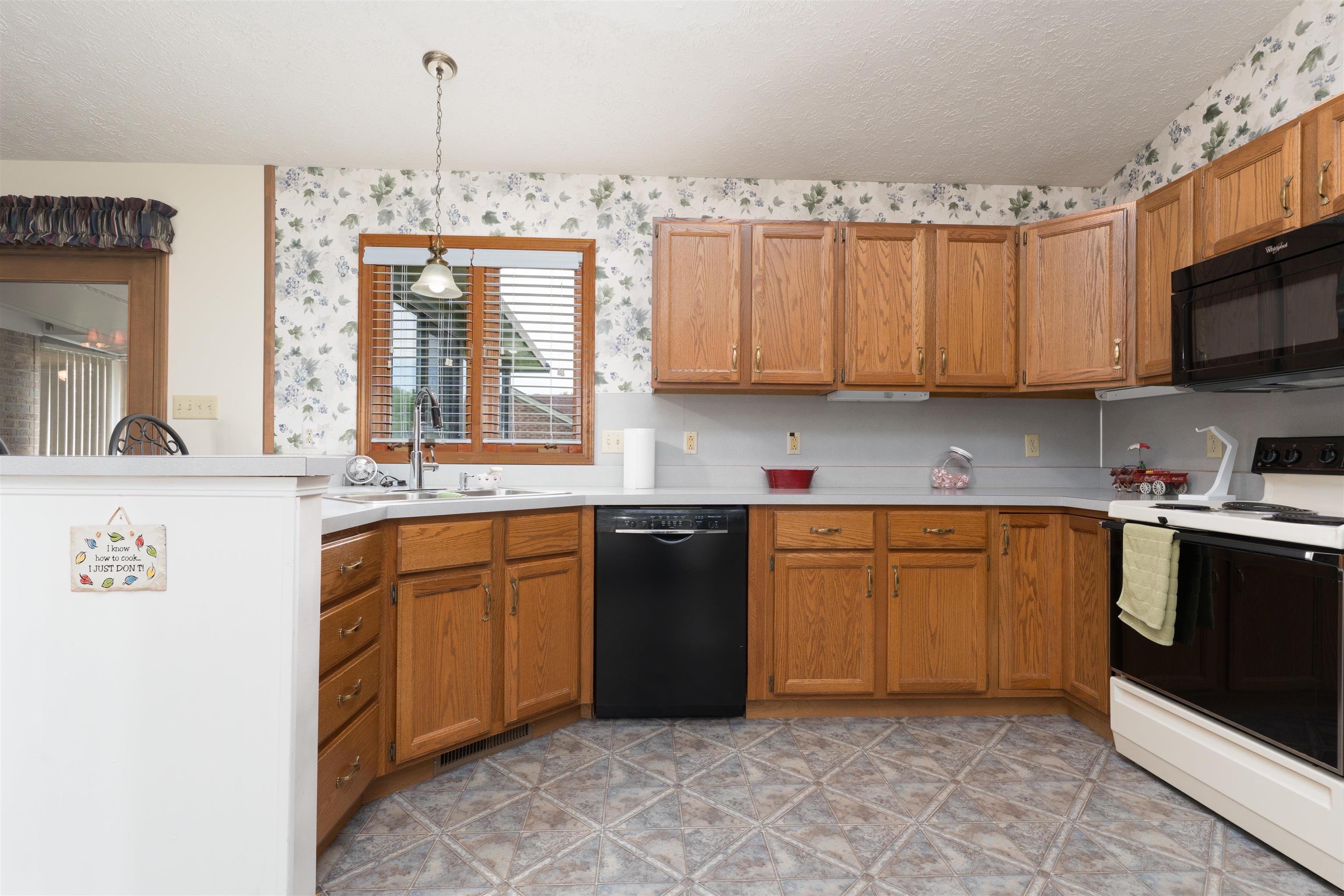3525 Bordeaux Loop N, Owensboro, Kentucky 42301, 3 Bedrooms Bedrooms, ,2 BathroomsBathrooms,Single Family Residence,For Sale,Bordeaux Loop N,92121