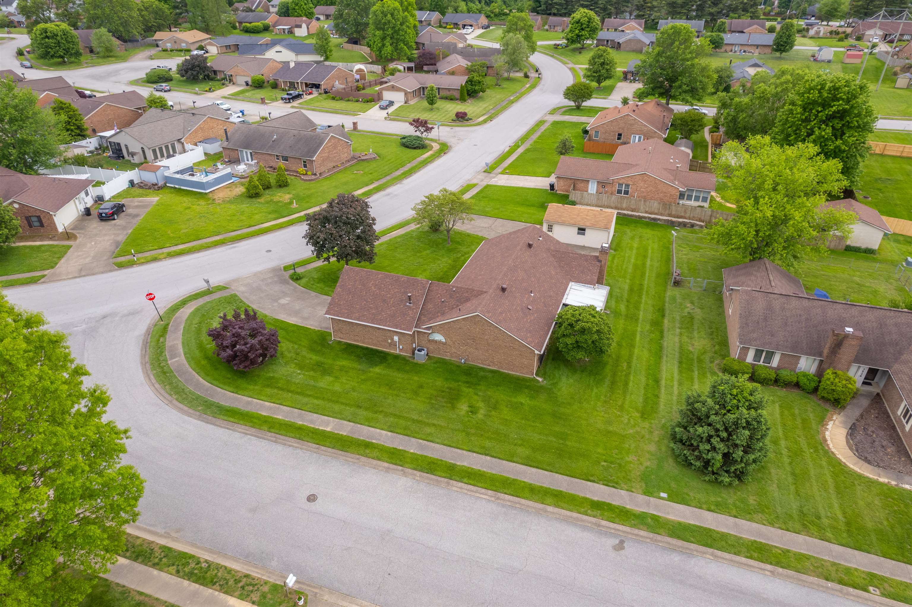 3525 Bordeaux Loop N, Owensboro, Kentucky 42301, 3 Bedrooms Bedrooms, ,2 BathroomsBathrooms,Single Family Residence,For Sale,Bordeaux Loop N,92121