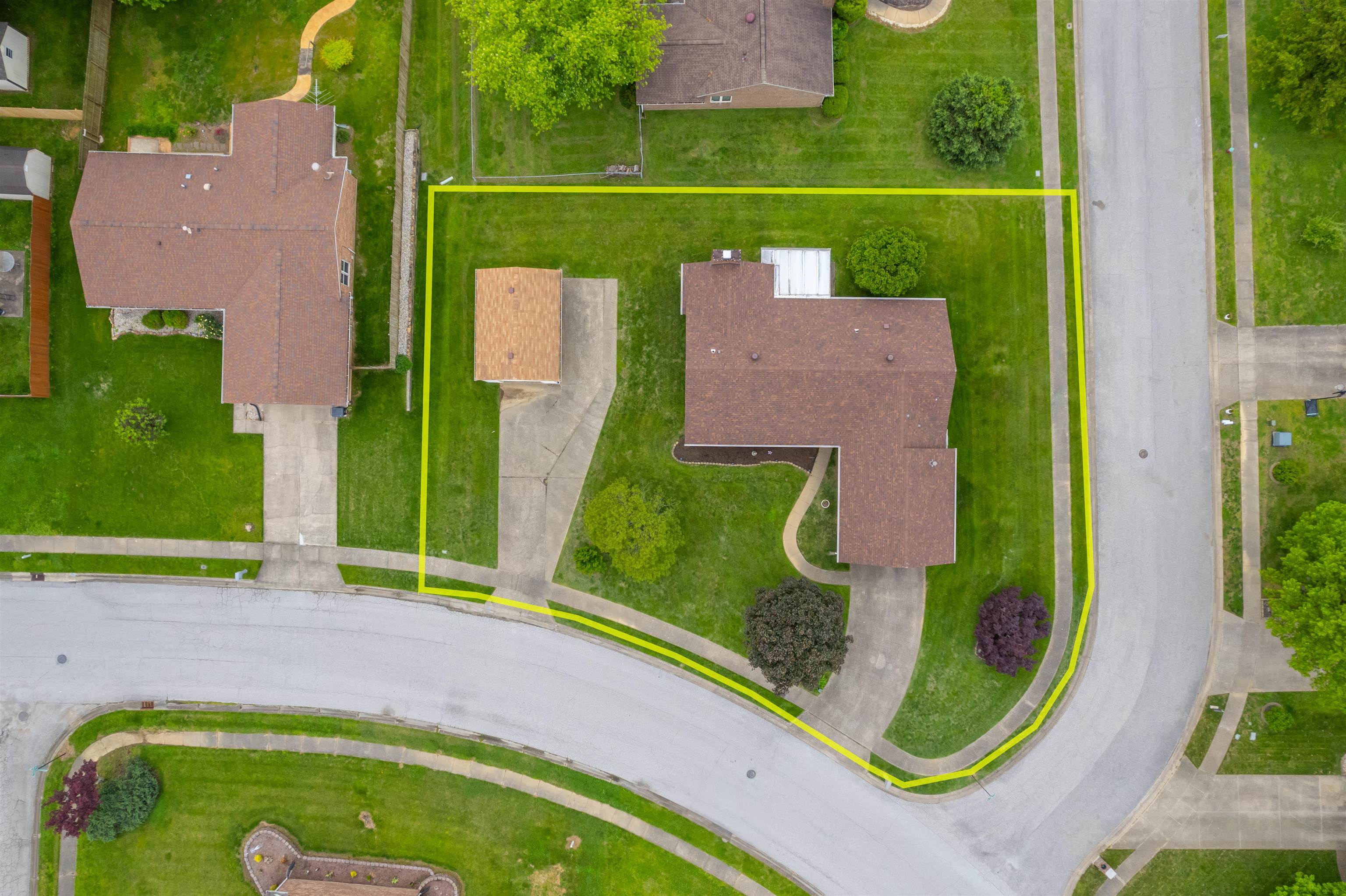 3525 Bordeaux Loop N, Owensboro, Kentucky 42301, 3 Bedrooms Bedrooms, ,2 BathroomsBathrooms,Single Family Residence,For Sale,Bordeaux Loop N,92121