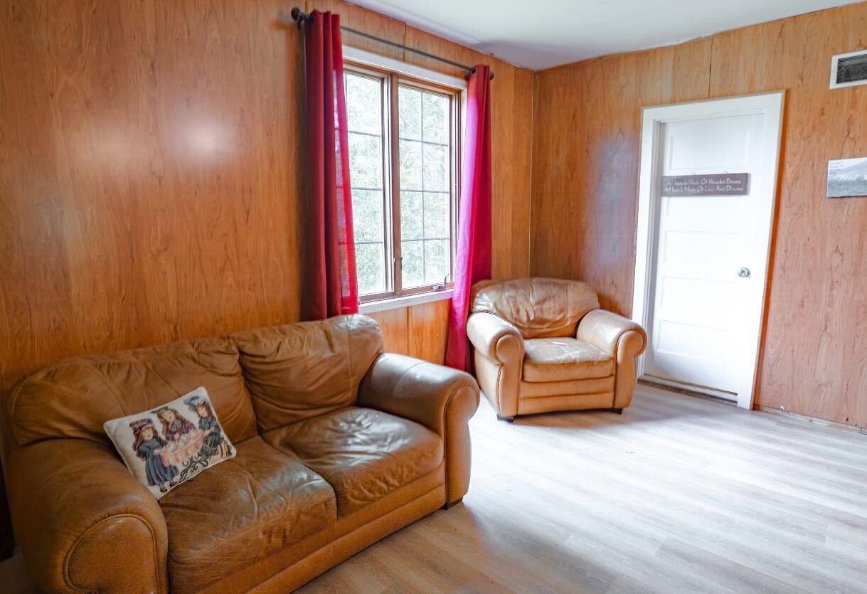 505 Hill Street, Livermore, Kentucky 42352, 4 Bedrooms Bedrooms, ,2 BathroomsBathrooms,Single Family Residence,For Sale,Hill Street,92124