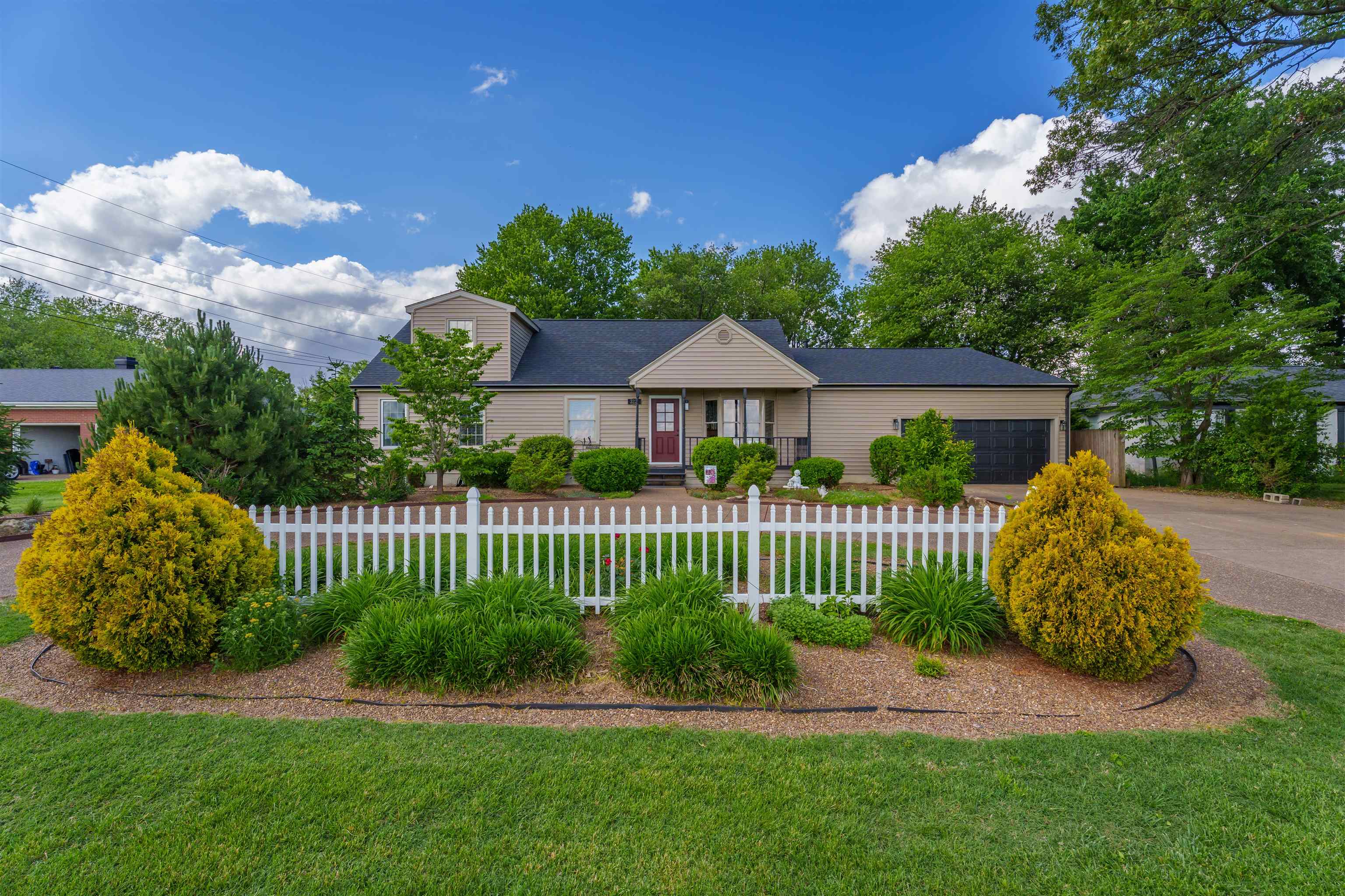 3221 Bittel Rd, Owensboro, Kentucky 42301, 4 Bedrooms Bedrooms, ,3 BathroomsBathrooms,Single Family Residence,For Sale,Bittel Rd,92127