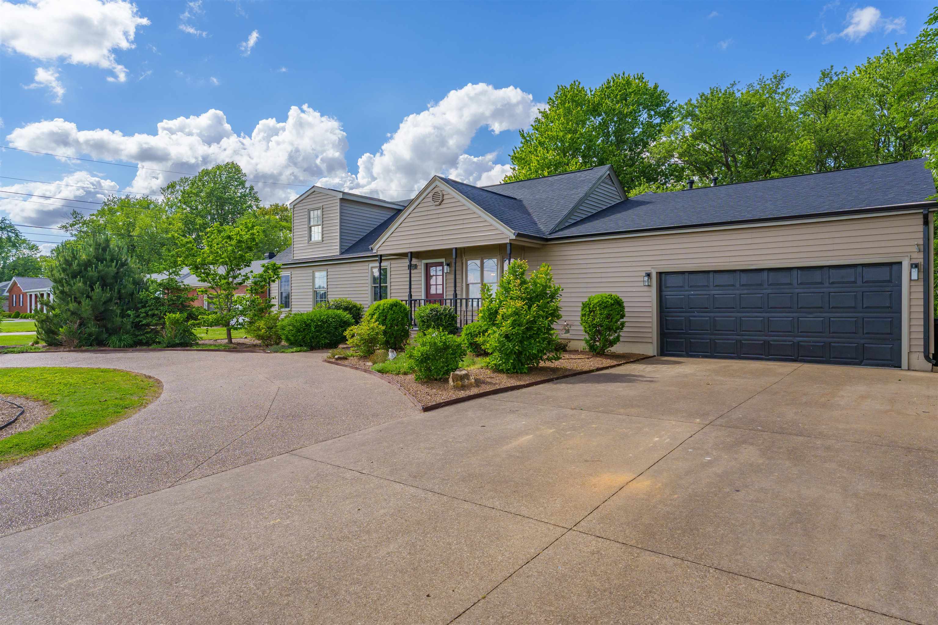 3221 Bittel Rd, Owensboro, Kentucky 42301, 4 Bedrooms Bedrooms, ,3 BathroomsBathrooms,Single Family Residence,For Sale,Bittel Rd,92127