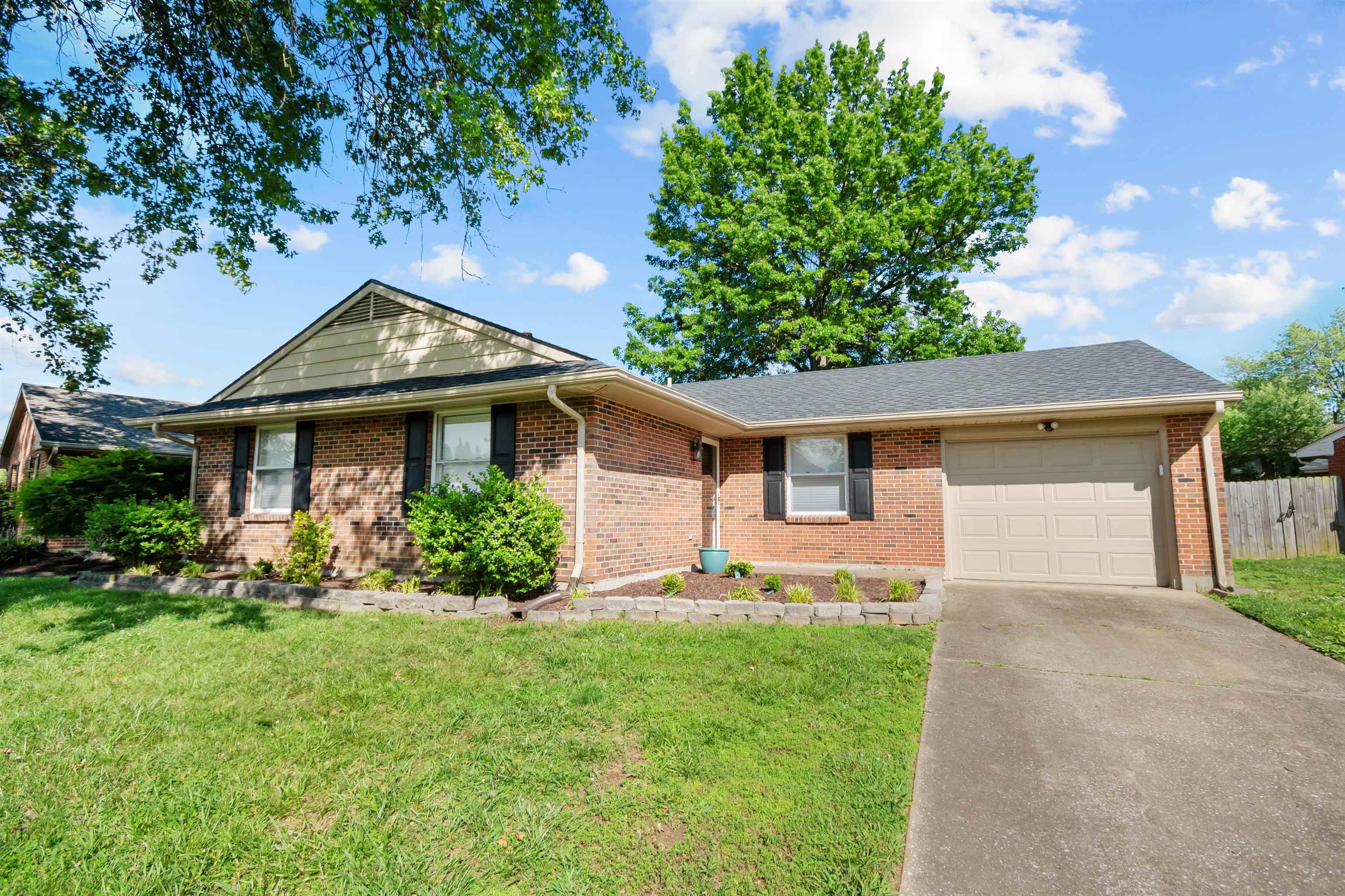 4101 Yewells Landing West, Owensboro, Kentucky 42303, 3 Bedrooms Bedrooms, ,2 BathroomsBathrooms,Single Family Residence,For Sale,Yewells Landing West,92132
