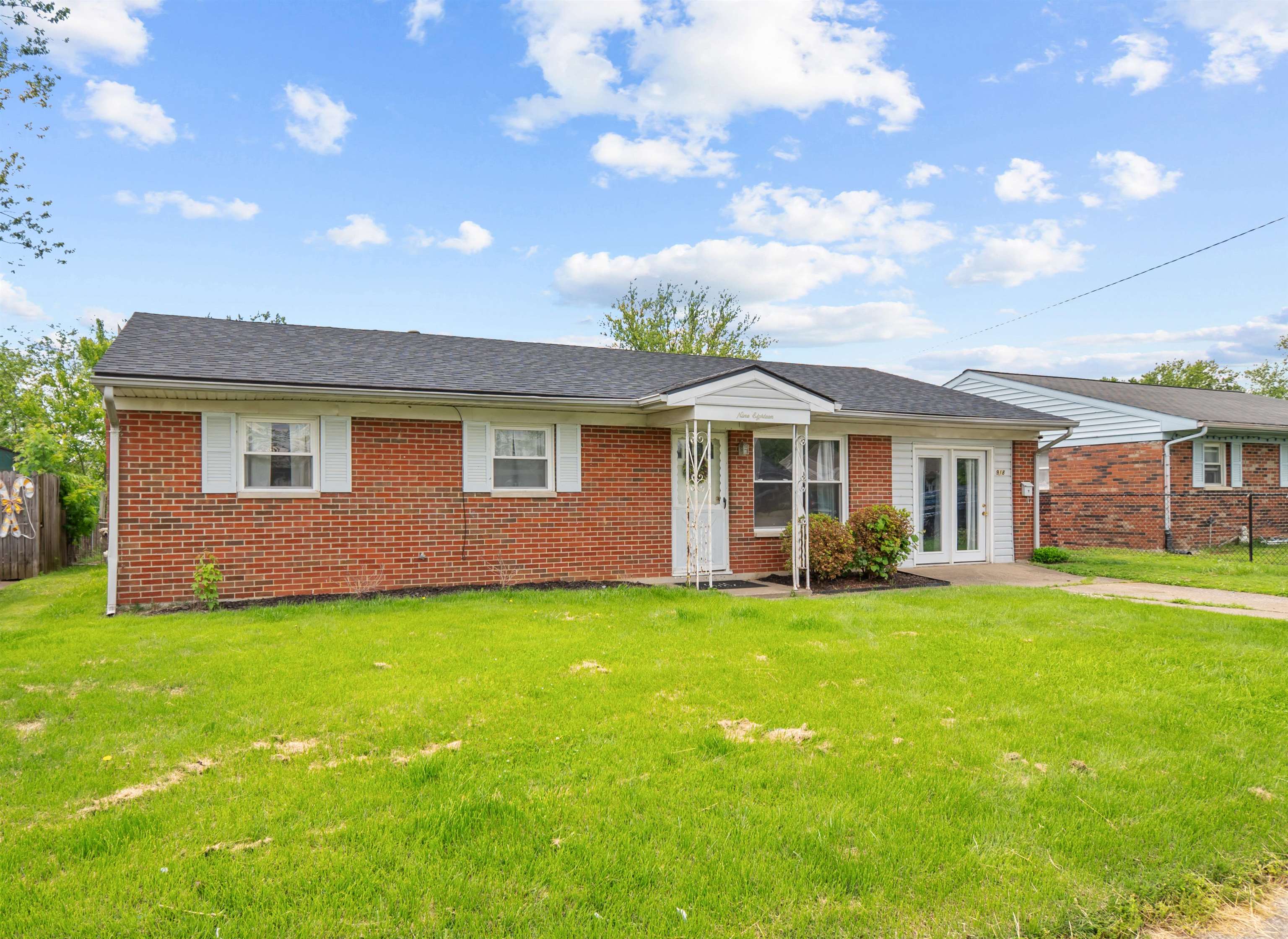 918 Gardenside Dr, Owensboro, Kentucky 42301-1623, 3 Bedrooms Bedrooms, ,1 BathroomBathrooms,Single Family Residence,For Sale,Gardenside Dr,92134