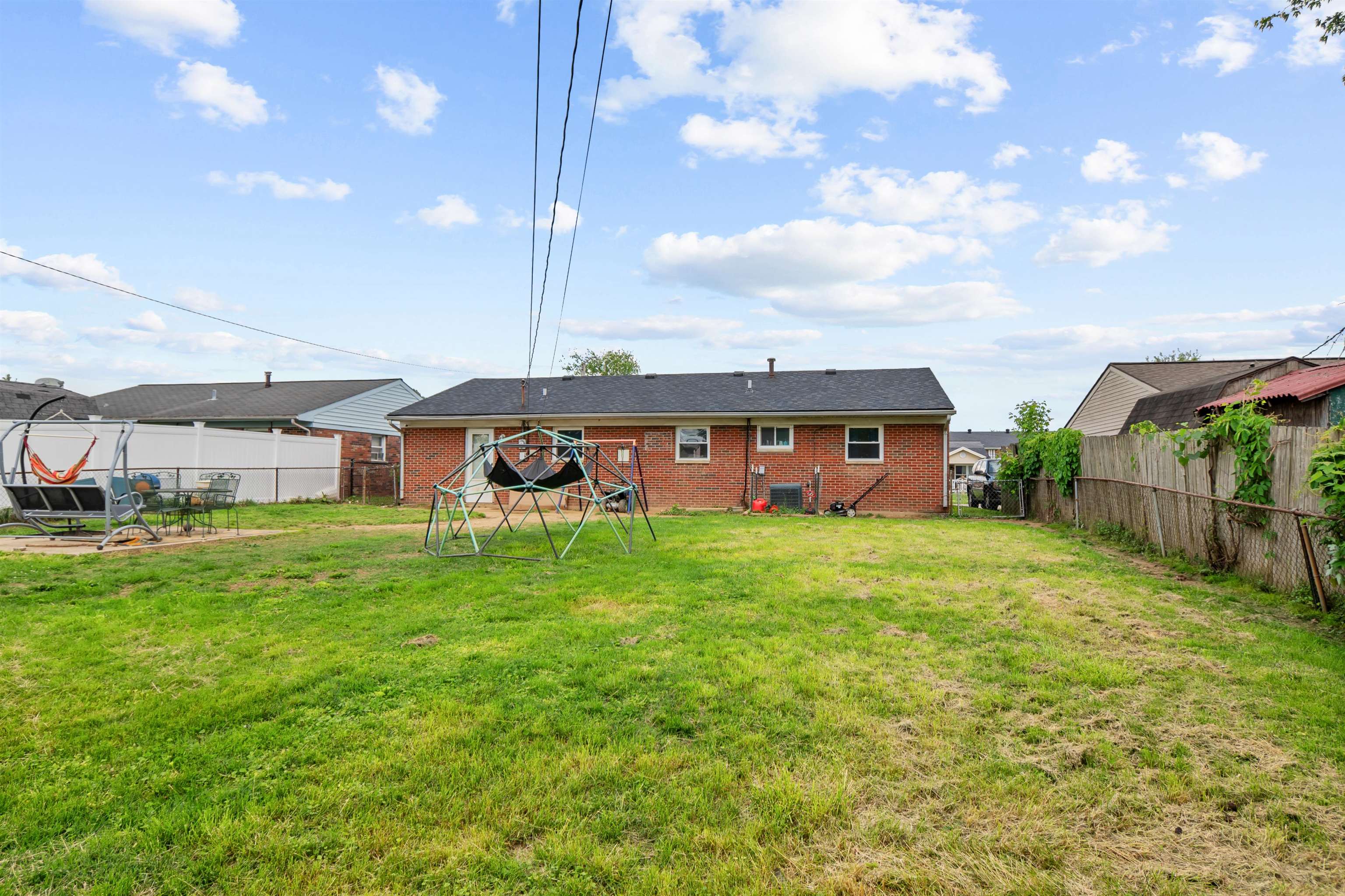 918 Gardenside Dr, Owensboro, Kentucky 42301-1623, 3 Bedrooms Bedrooms, ,1 BathroomBathrooms,Single Family Residence,For Sale,Gardenside Dr,92134