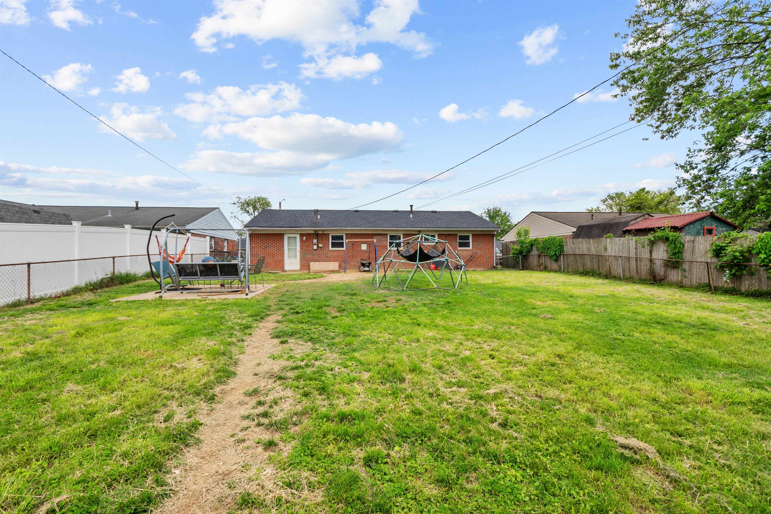 918 Gardenside Dr, Owensboro, Kentucky 42301-1623, 3 Bedrooms Bedrooms, ,1 BathroomBathrooms,Single Family Residence,For Sale,Gardenside Dr,92134