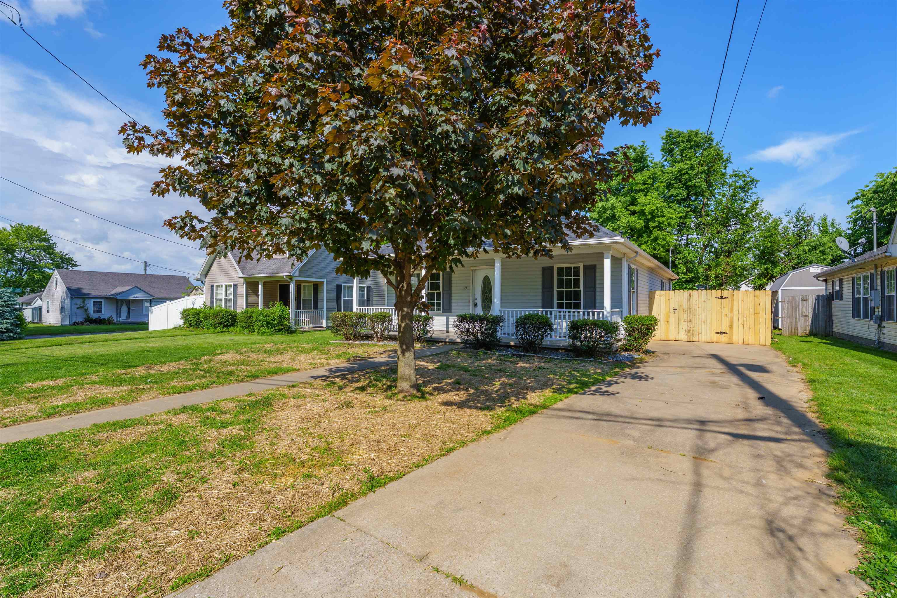 15 River Rd, Owensboro, Kentucky 42301, 3 Bedrooms Bedrooms, ,2 BathroomsBathrooms,Single Family Residence,For Sale,River Rd,92140