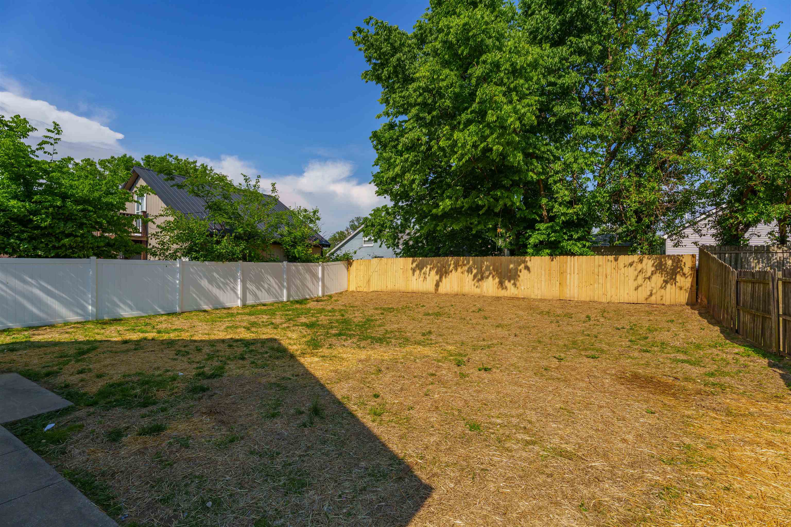 15 River Rd, Owensboro, Kentucky 42301, 3 Bedrooms Bedrooms, ,2 BathroomsBathrooms,Single Family Residence,For Sale,River Rd,92140