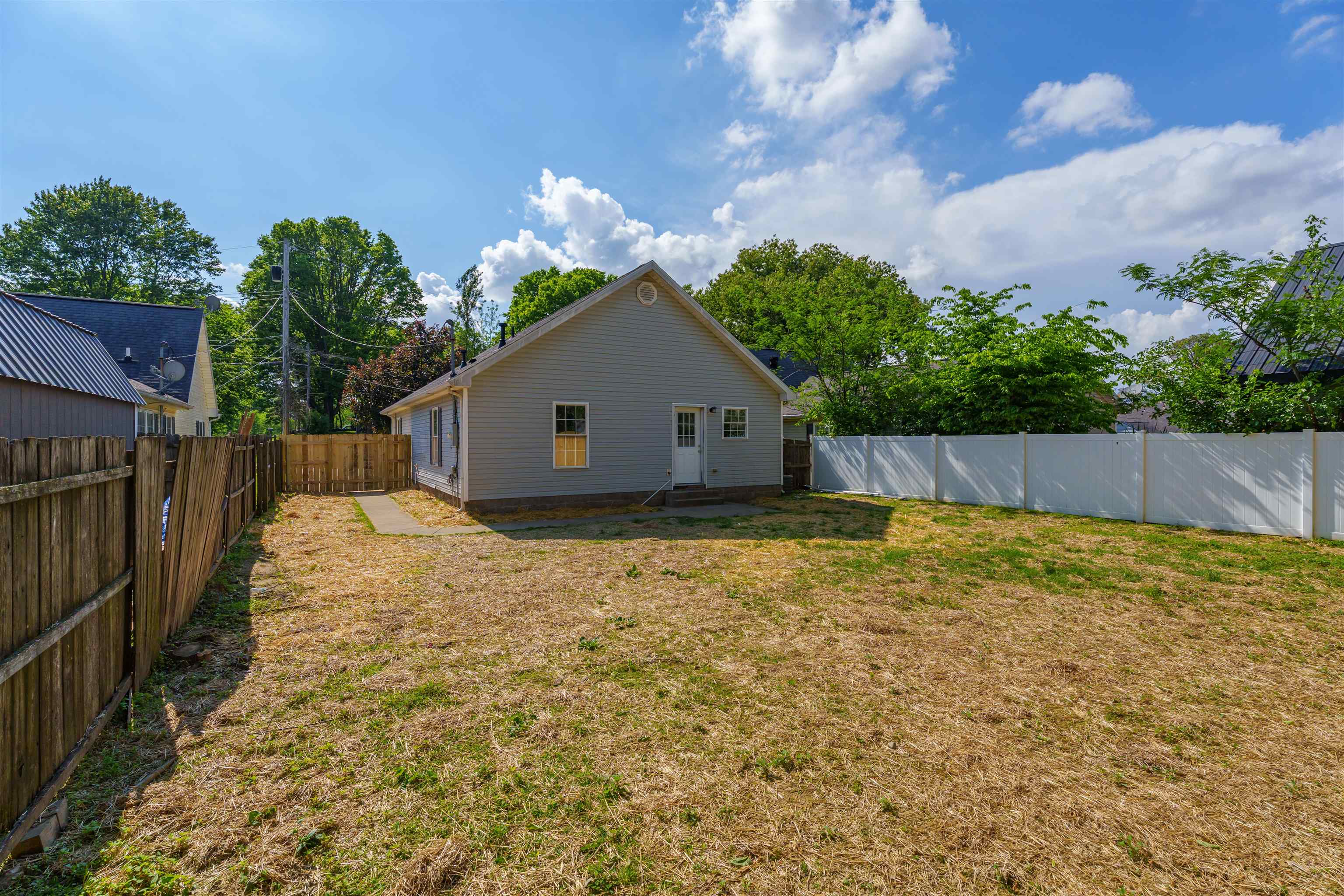 15 River Rd, Owensboro, Kentucky 42301, 3 Bedrooms Bedrooms, ,2 BathroomsBathrooms,Single Family Residence,For Sale,River Rd,92140