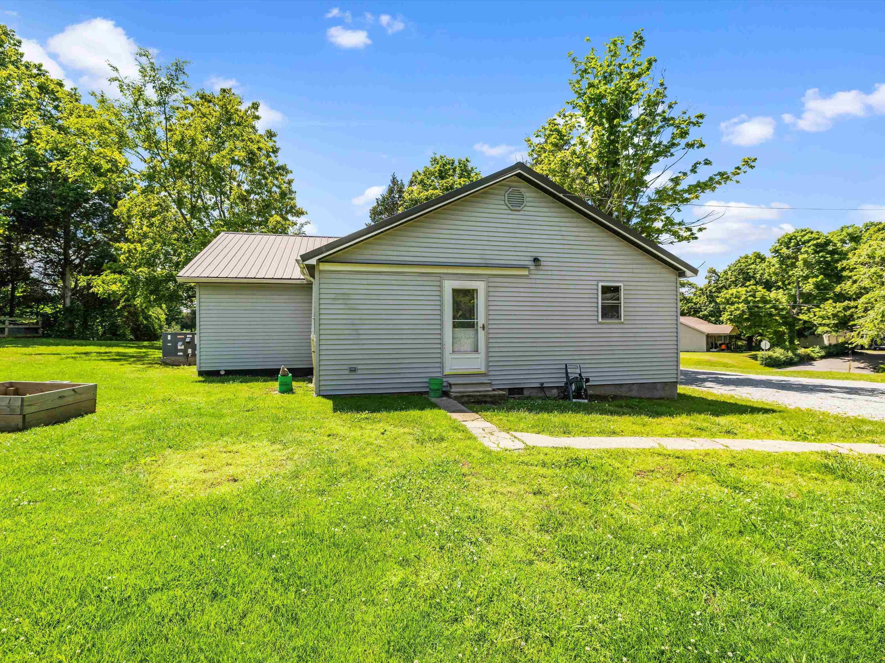 2138 State Route 189 South, Greenville, Kentucky 42345, 2 Bedrooms Bedrooms, ,2 BathroomsBathrooms,Single Family Residence,For Sale,State Route 189 South,92142