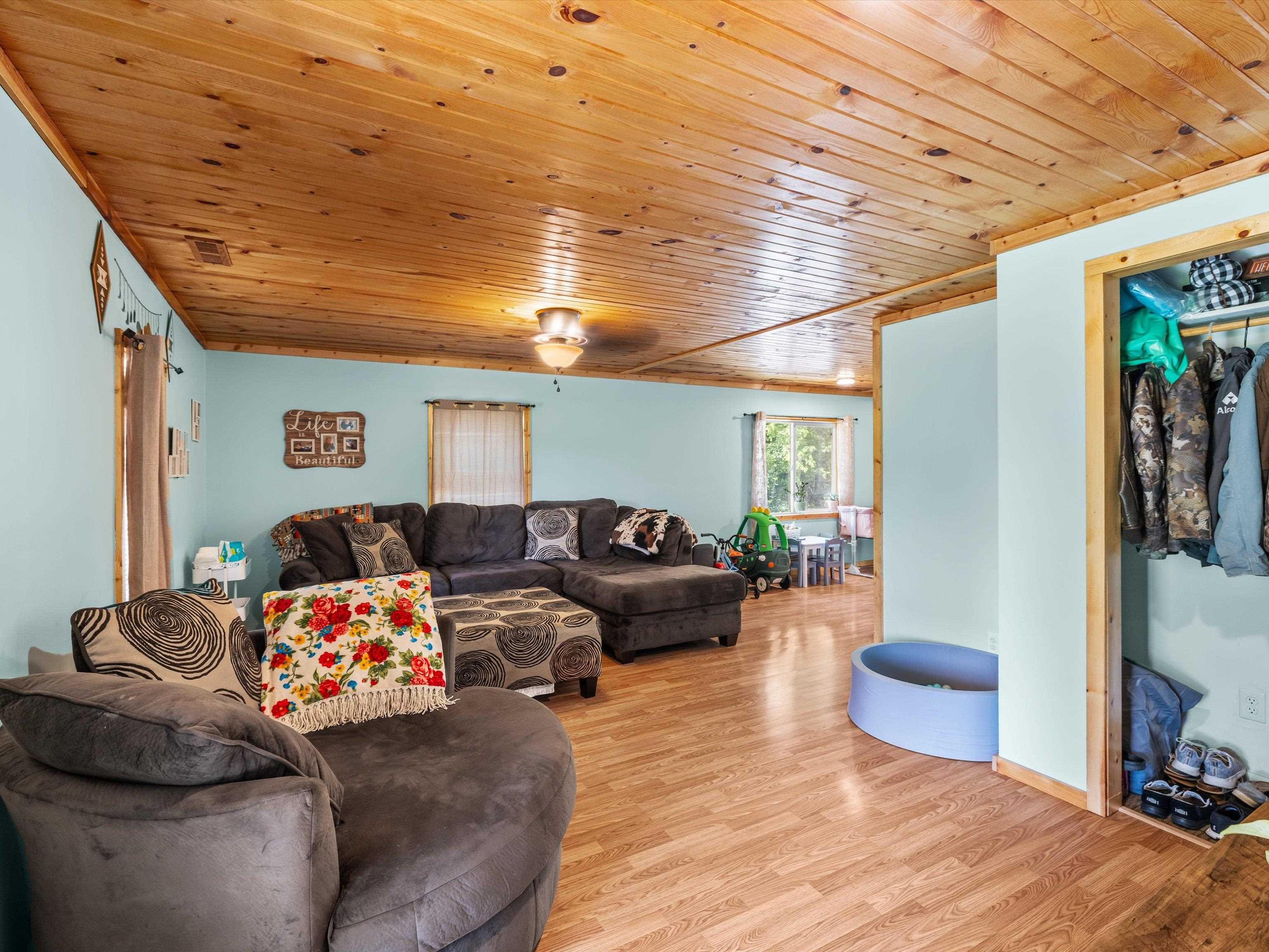 2138 State Route 189 South, Greenville, Kentucky 42345, 2 Bedrooms Bedrooms, ,2 BathroomsBathrooms,Single Family Residence,For Sale,State Route 189 South,92142