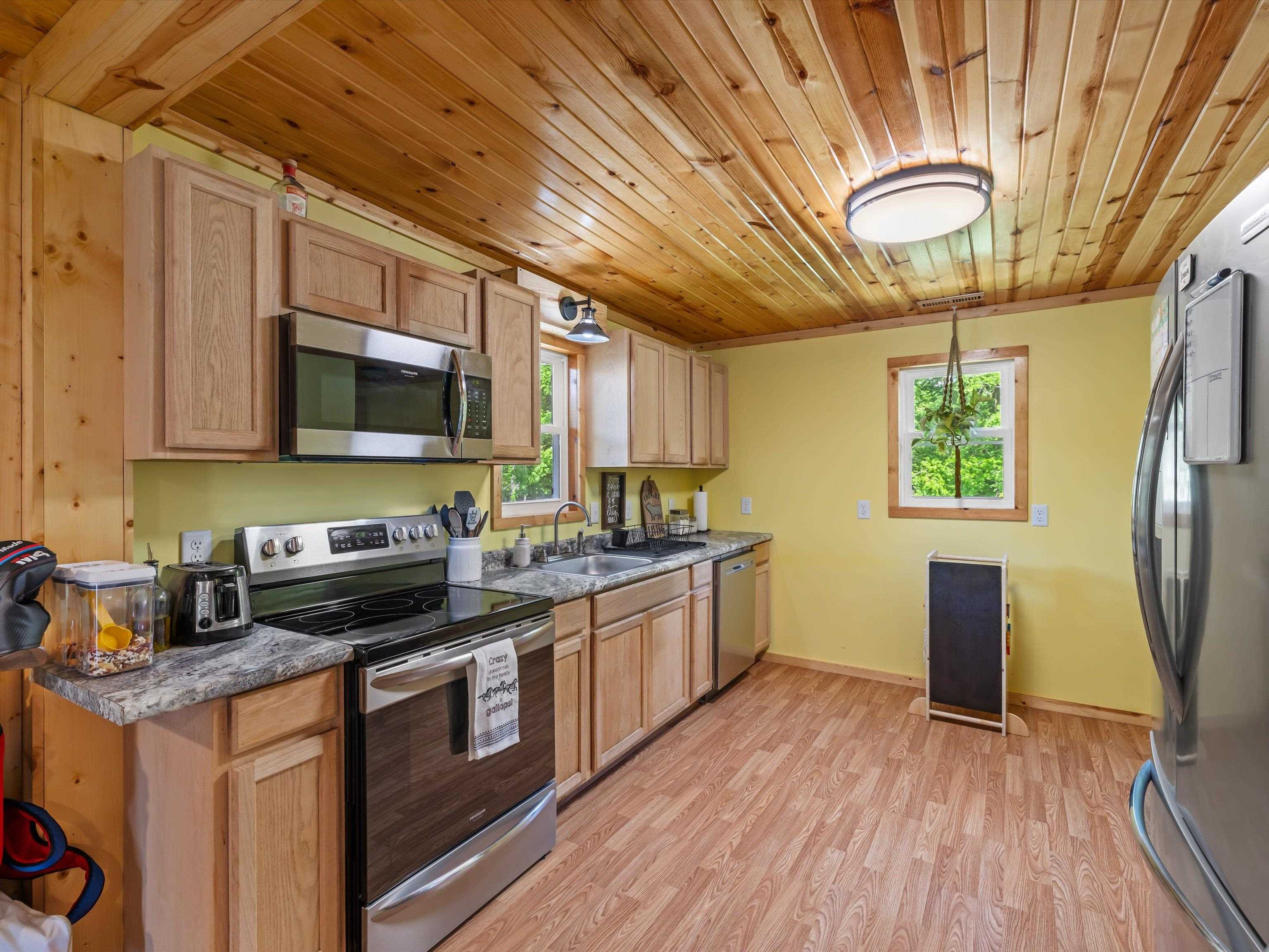 2138 State Route 189 South, Greenville, Kentucky 42345, 2 Bedrooms Bedrooms, ,2 BathroomsBathrooms,Single Family Residence,For Sale,State Route 189 South,92142