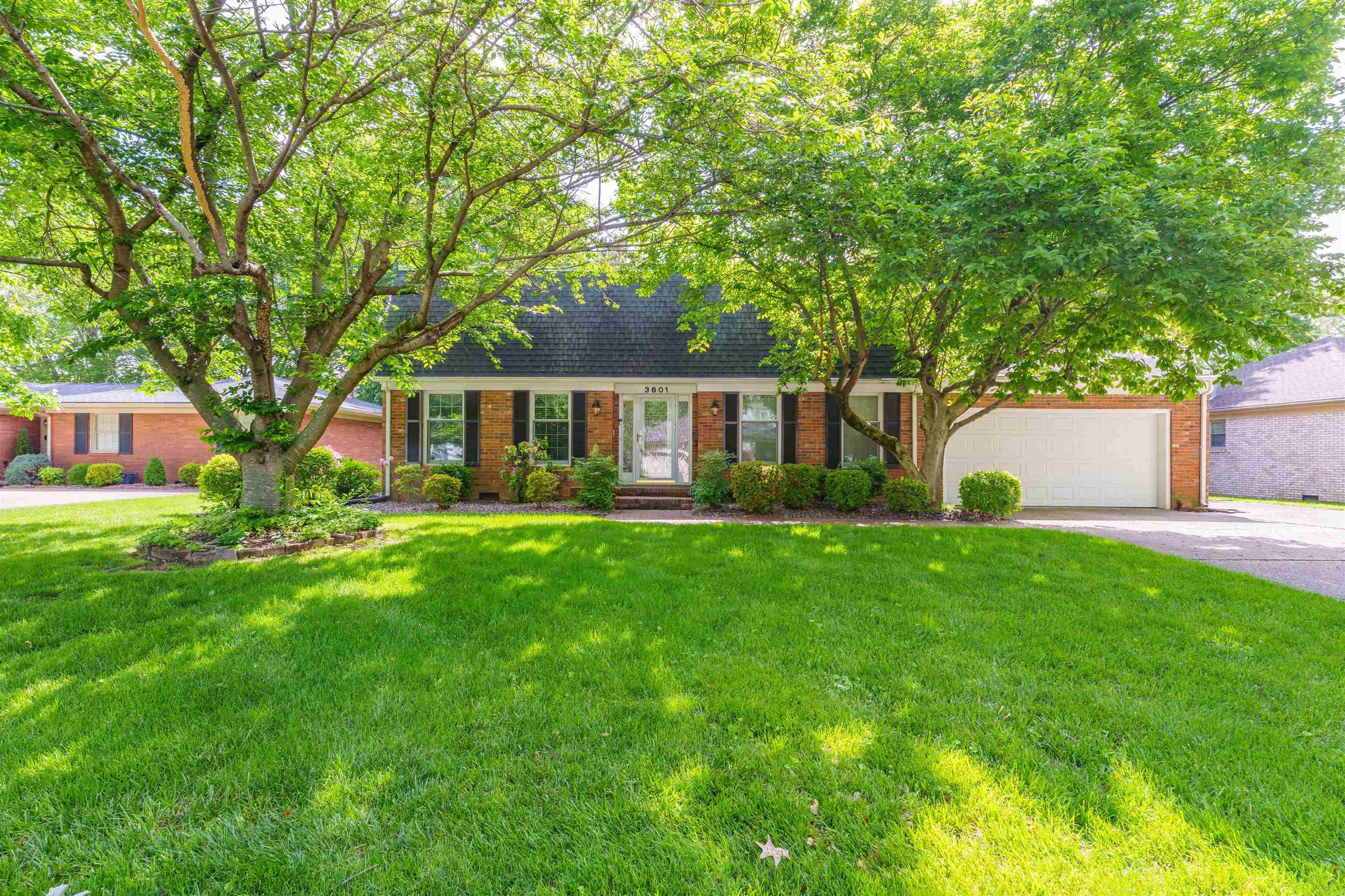 3601 Royal Drive, Owensboro, Kentucky 42301, 4 Bedrooms Bedrooms, ,2 BathroomsBathrooms,Single Family Residence,For Sale,Royal Drive,92157