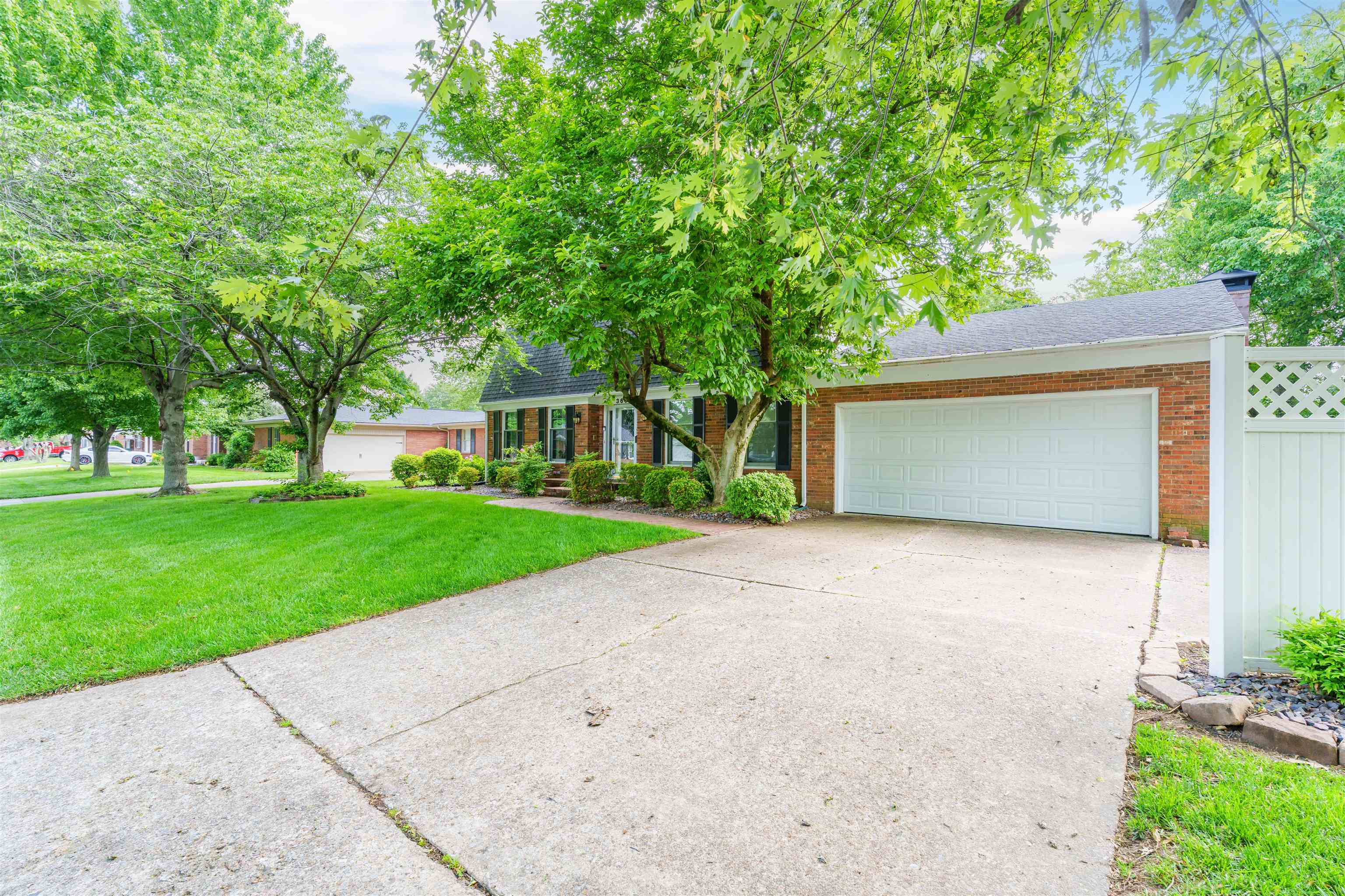 3601 Royal Drive, Owensboro, Kentucky 42301, 4 Bedrooms Bedrooms, ,2 BathroomsBathrooms,Single Family Residence,For Sale,Royal Drive,92157