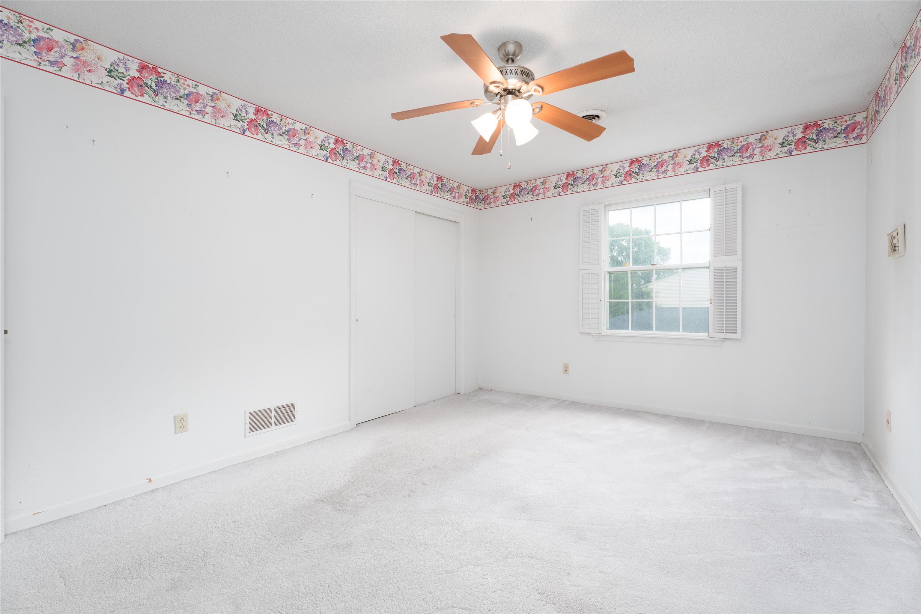 3601 Royal Drive, Owensboro, Kentucky 42301, 4 Bedrooms Bedrooms, ,2 BathroomsBathrooms,Single Family Residence,For Sale,Royal Drive,92157