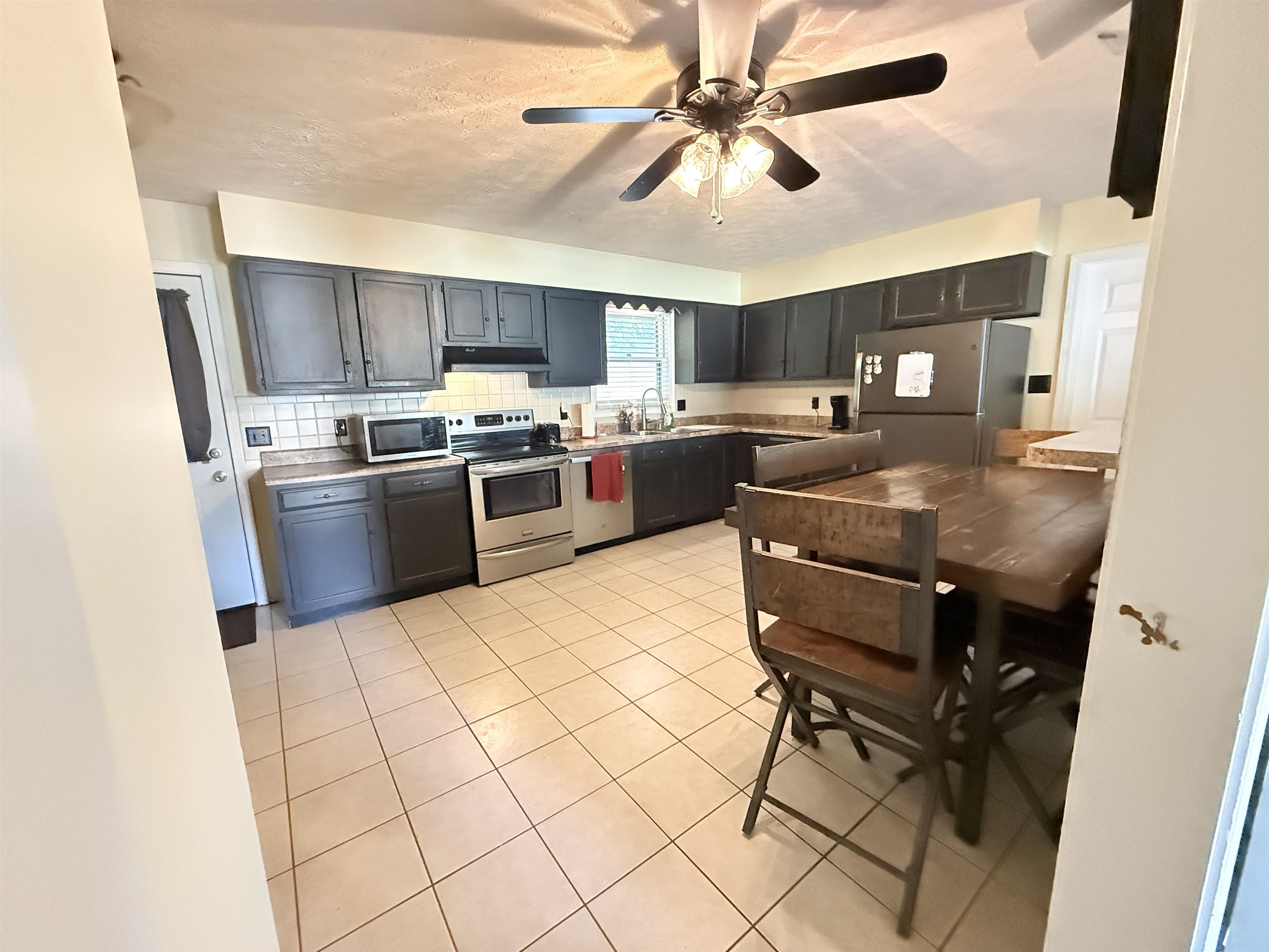 3316 Millstone Circle, Owensboro, Kentucky 42303, 3 Bedrooms Bedrooms, ,1 BathroomBathrooms,Single Family Residence,For Sale,Millstone Circle,92167