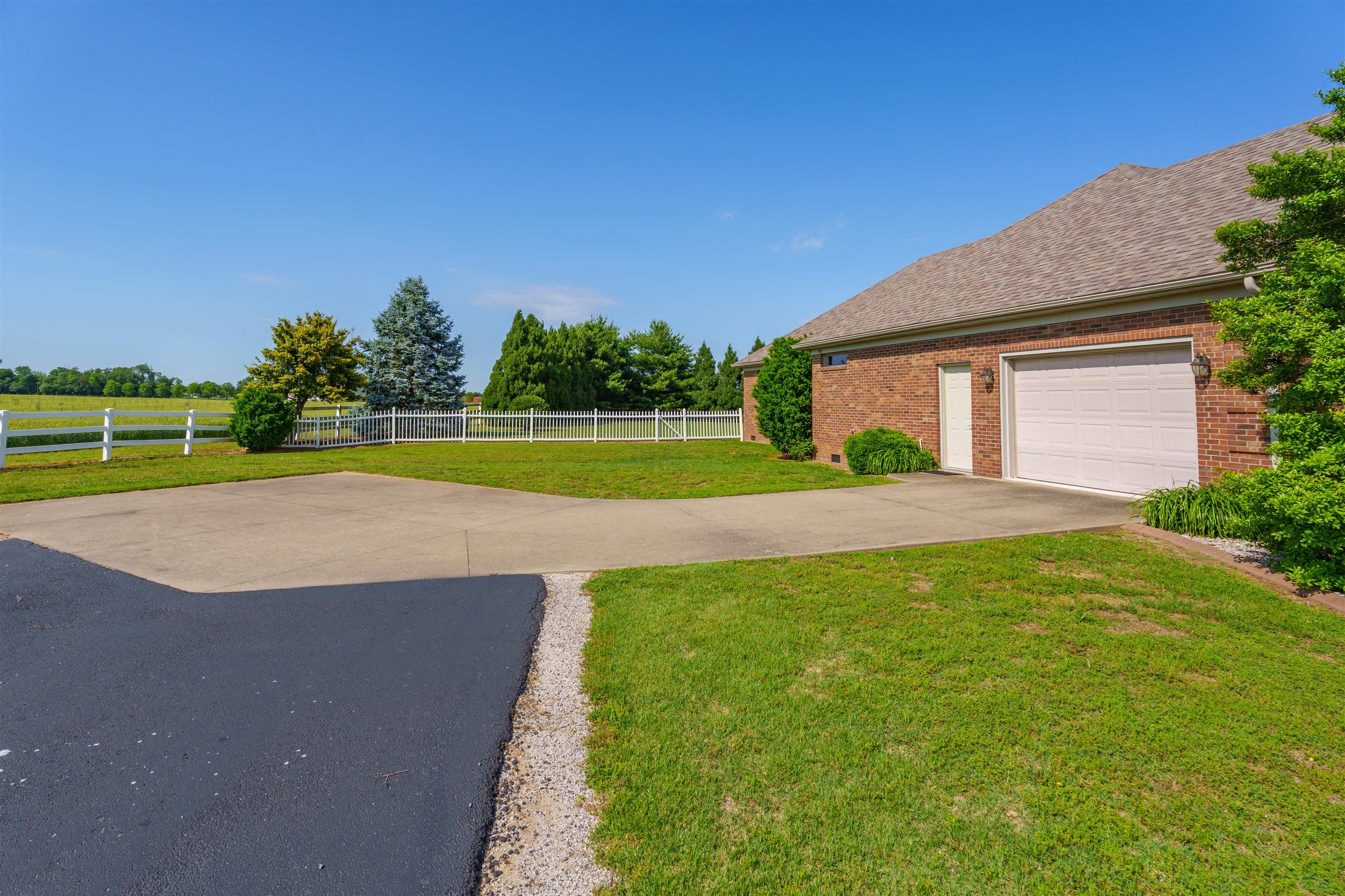7271 US Hwy 60, Owensboro, Kentucky 42301, 4 Bedrooms Bedrooms, ,4 BathroomsBathrooms,Single Family Residence,For Sale,US Hwy 60,92172