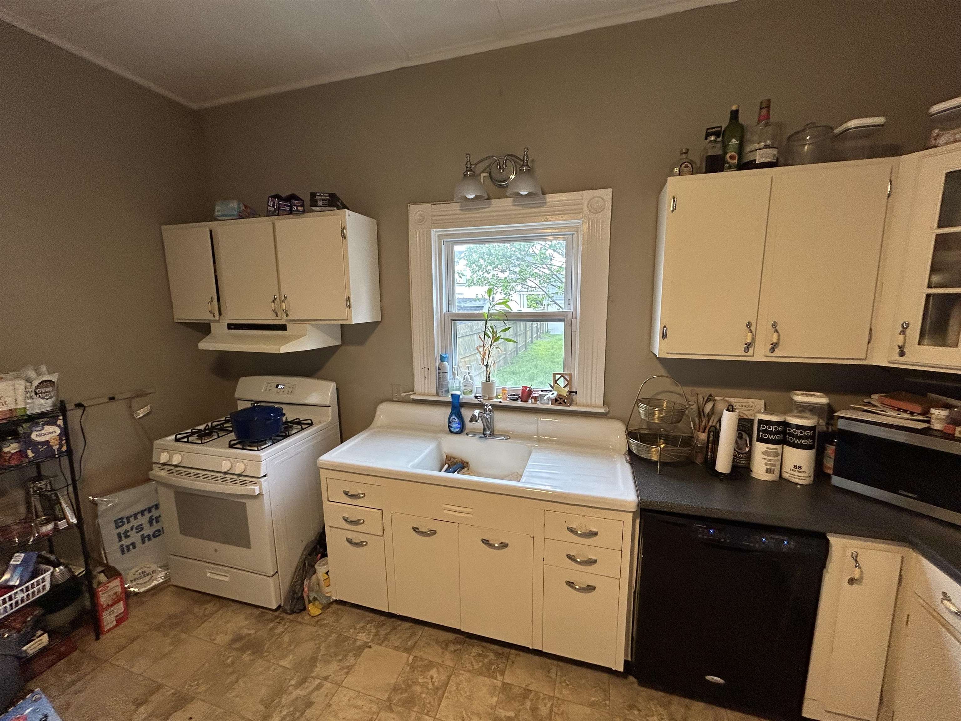 411 7th Street, Owensboro, Kentucky 42301, 3 Bedrooms Bedrooms, ,2 BathroomsBathrooms,Single Family Residence,For Sale,7th Street,92180