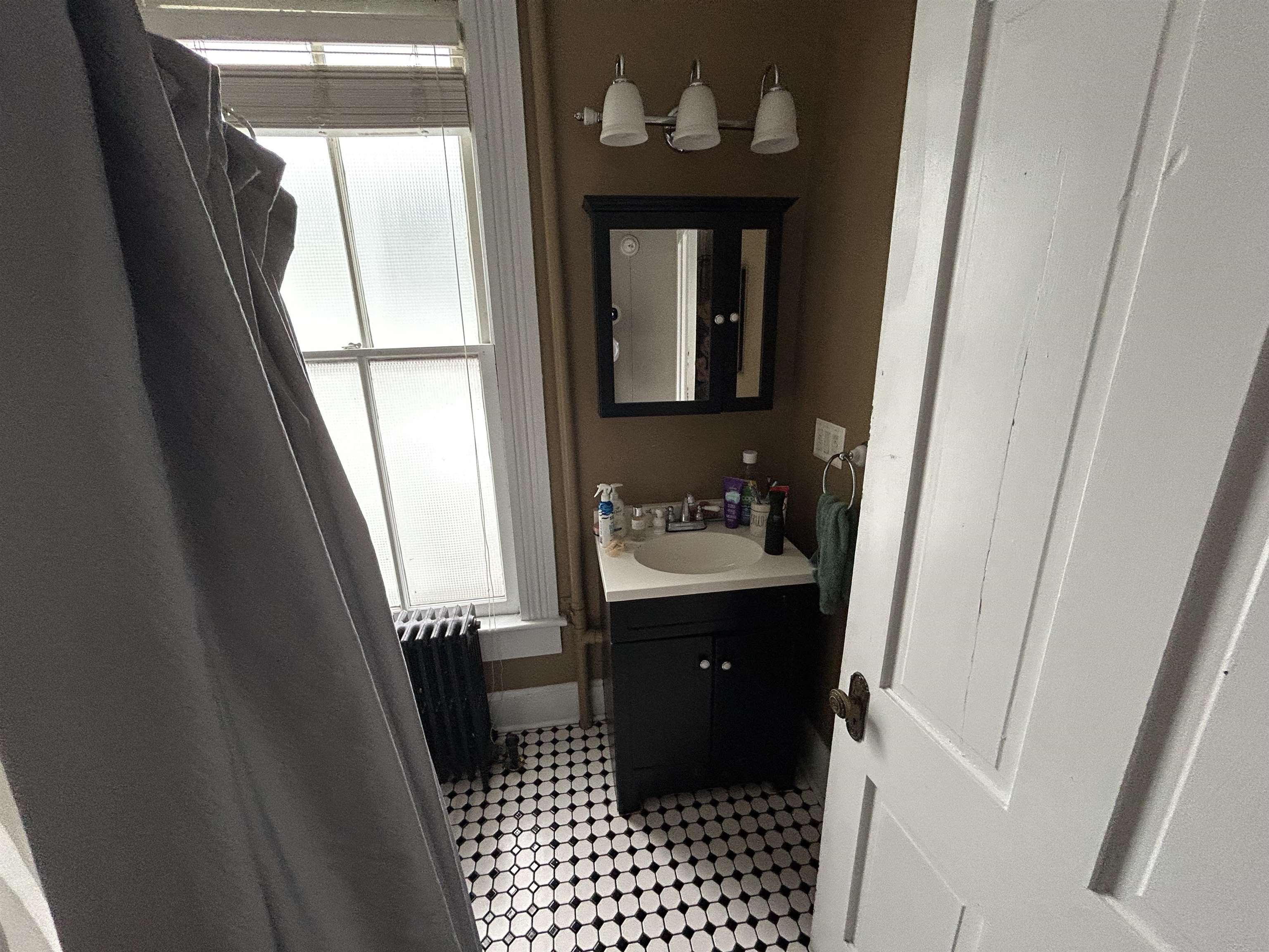 411 7th Street, Owensboro, Kentucky 42301, 3 Bedrooms Bedrooms, ,2 BathroomsBathrooms,Single Family Residence,For Sale,7th Street,92180