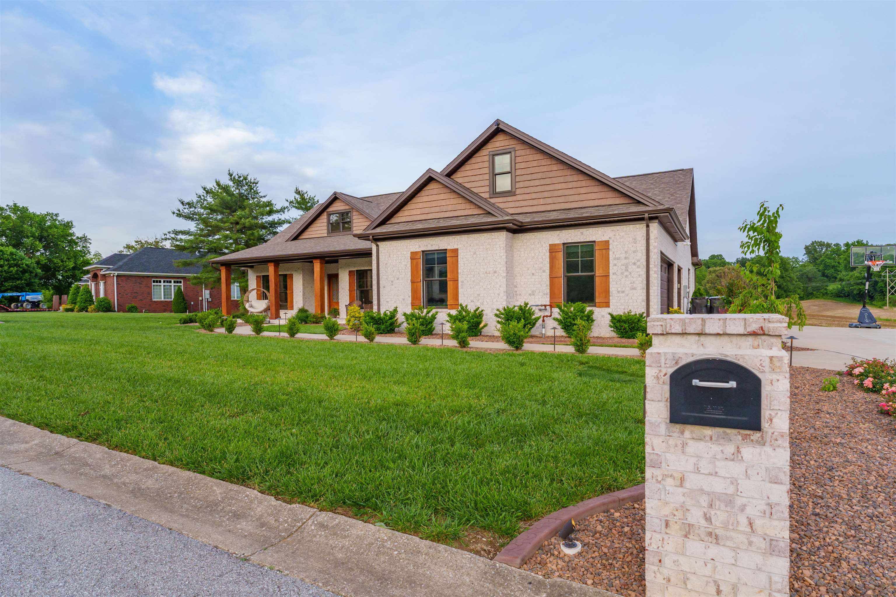 1588 Barclay Avenue, Owensboro, Kentucky 42303, 4 Bedrooms Bedrooms, ,4 BathroomsBathrooms,Single Family Residence,For Sale,Barclay Avenue,92185