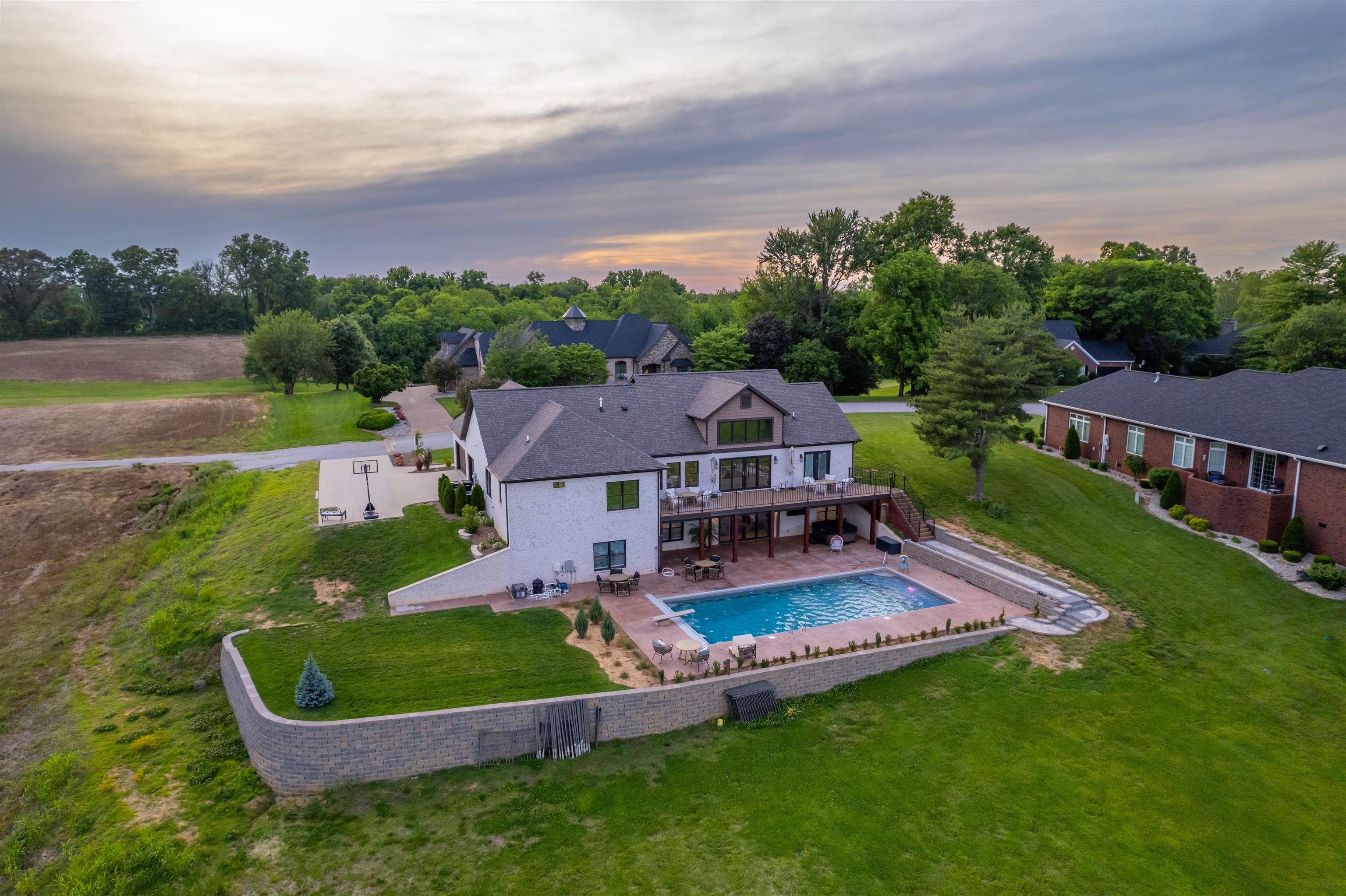 1588 Barclay Avenue, Owensboro, Kentucky 42303, 4 Bedrooms Bedrooms, ,4 BathroomsBathrooms,Single Family Residence,For Sale,Barclay Avenue,92185