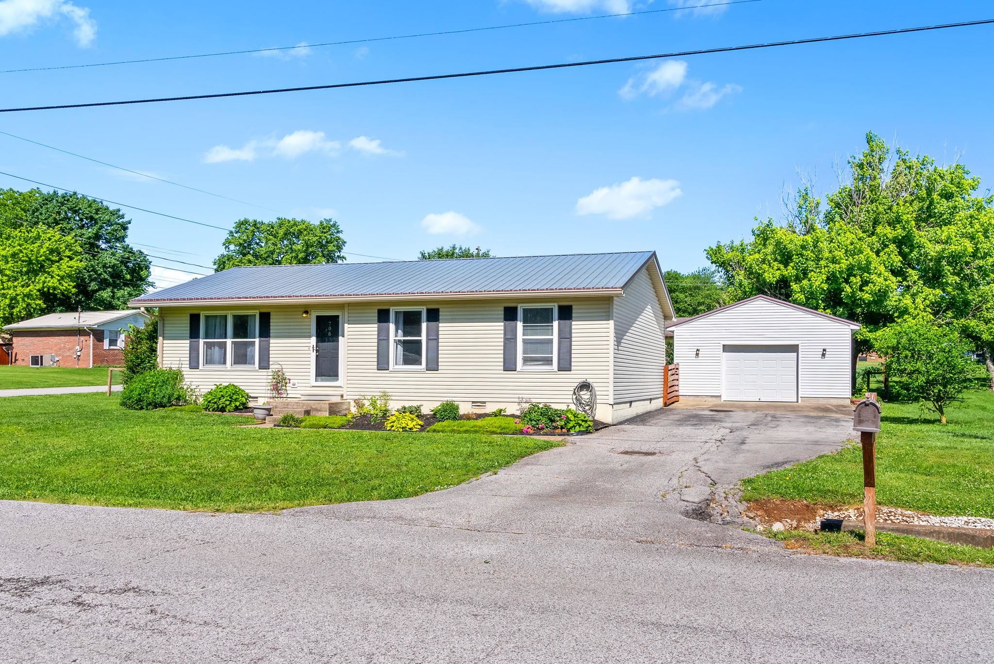 705 Pineridge Drive, Hopkinsville, Kentucky 42240, 4 Bedrooms Bedrooms, ,2 BathroomsBathrooms,Single Family Residence,For Sale,Pineridge Drive,92194
