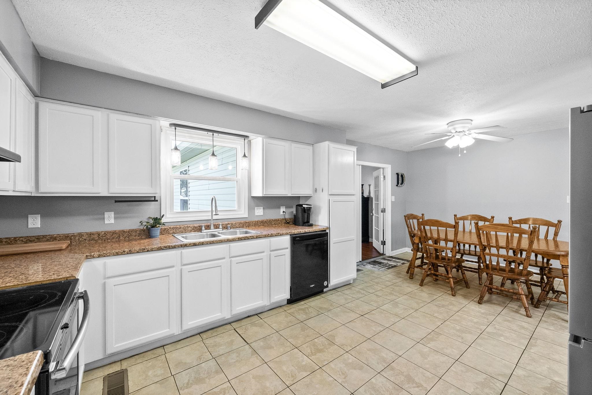705 Pineridge Drive, Hopkinsville, Kentucky 42240, 4 Bedrooms Bedrooms, ,2 BathroomsBathrooms,Single Family Residence,For Sale,Pineridge Drive,92194