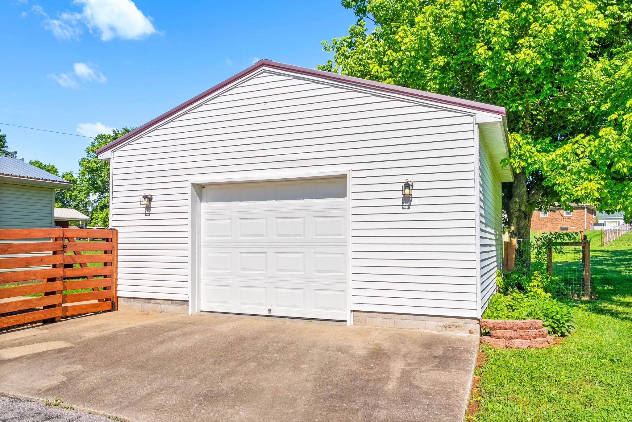 705 Pineridge Drive, Hopkinsville, Kentucky 42240, 4 Bedrooms Bedrooms, ,2 BathroomsBathrooms,Single Family Residence,For Sale,Pineridge Drive,92194