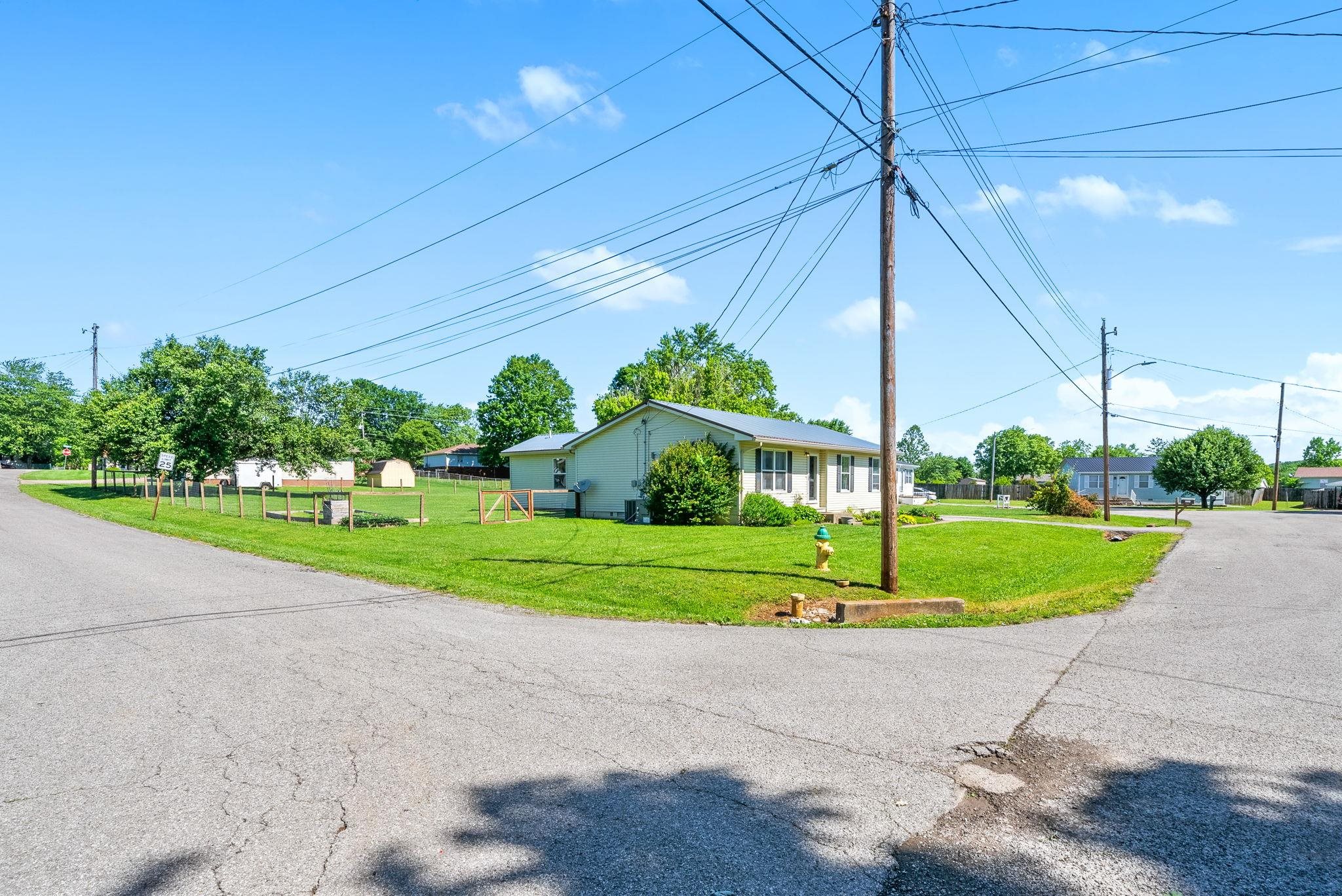 705 Pineridge Drive, Hopkinsville, Kentucky 42240, 4 Bedrooms Bedrooms, ,2 BathroomsBathrooms,Single Family Residence,For Sale,Pineridge Drive,92194