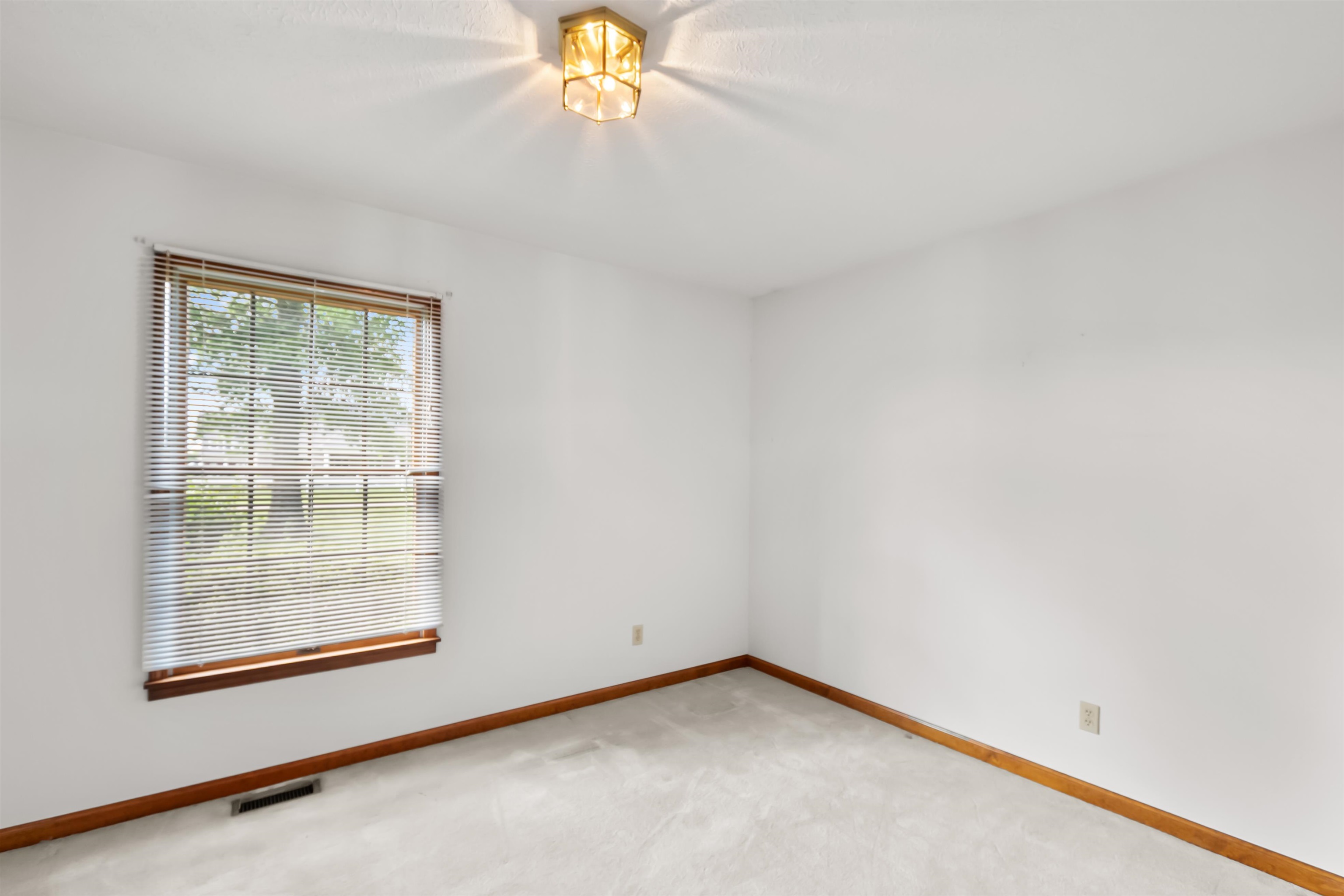 1639 Daniels Ln, Owensboro, Kentucky 42303, 3 Bedrooms Bedrooms, ,2 BathroomsBathrooms,Single Family Residence,For Sale,Daniels Ln,92201