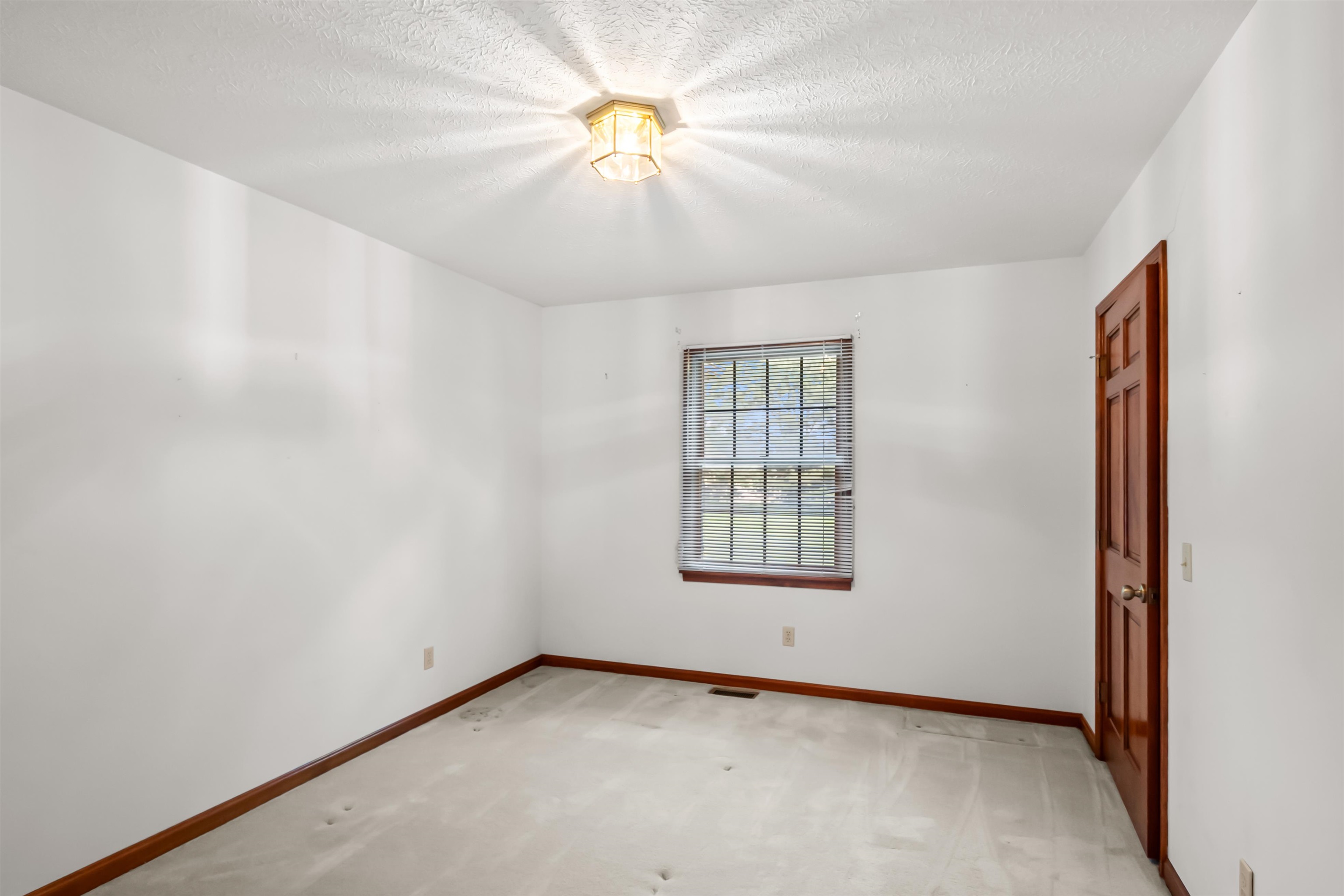 1639 Daniels Ln, Owensboro, Kentucky 42303, 3 Bedrooms Bedrooms, ,2 BathroomsBathrooms,Single Family Residence,For Sale,Daniels Ln,92201