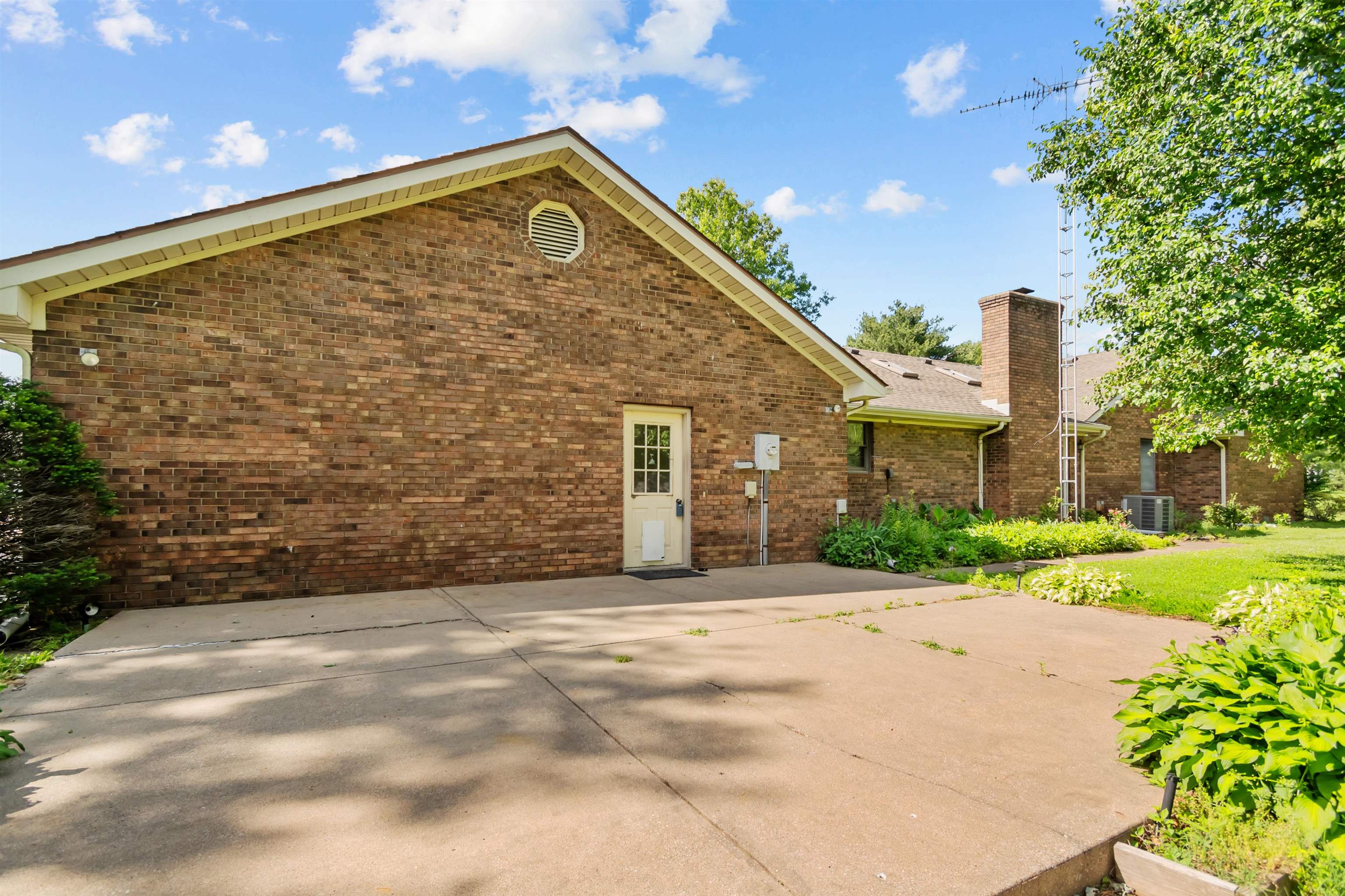 1639 Daniels Ln, Owensboro, Kentucky 42303, 3 Bedrooms Bedrooms, ,2 BathroomsBathrooms,Single Family Residence,For Sale,Daniels Ln,92201