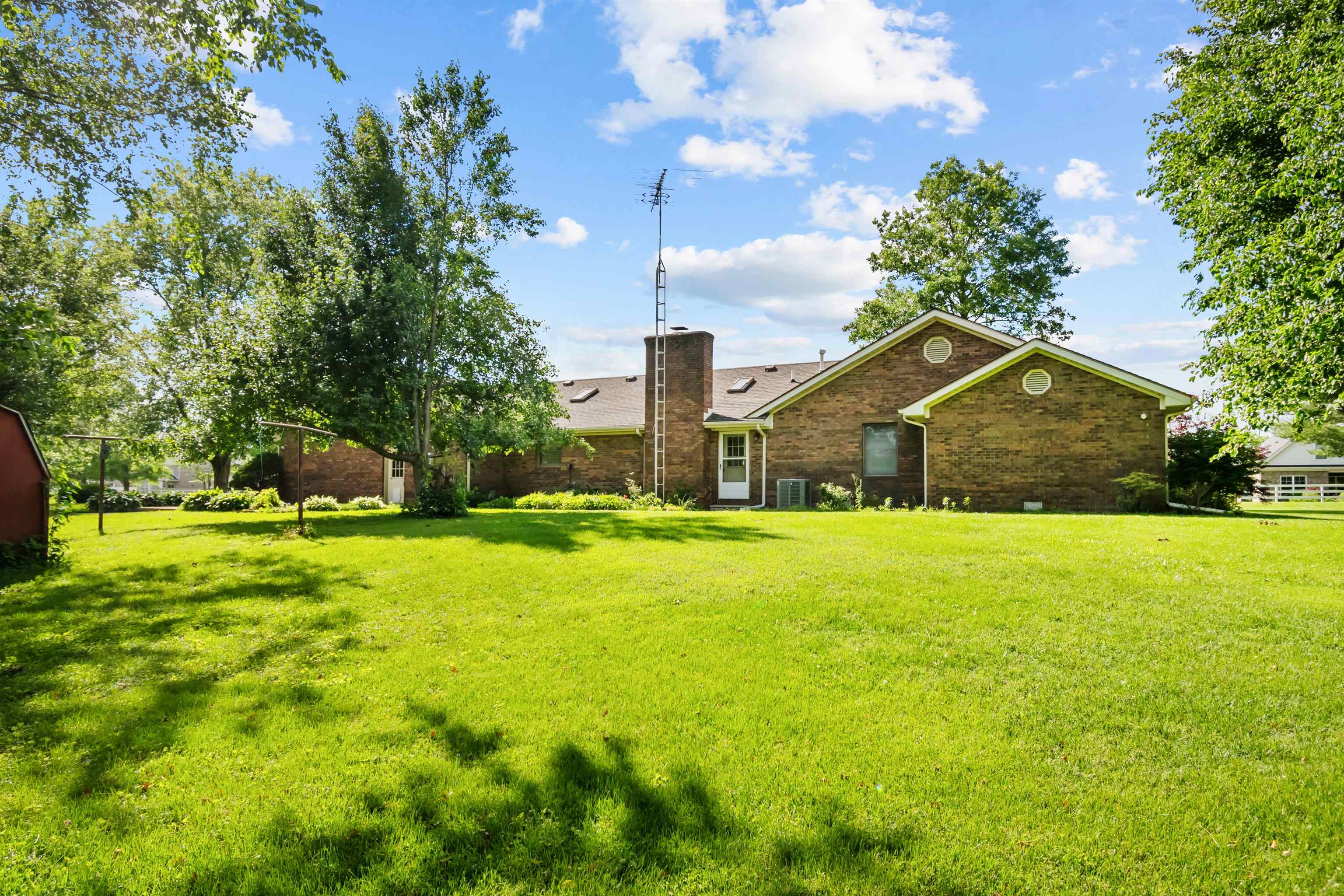 1639 Daniels Ln, Owensboro, Kentucky 42303, 3 Bedrooms Bedrooms, ,2 BathroomsBathrooms,Single Family Residence,For Sale,Daniels Ln,92201