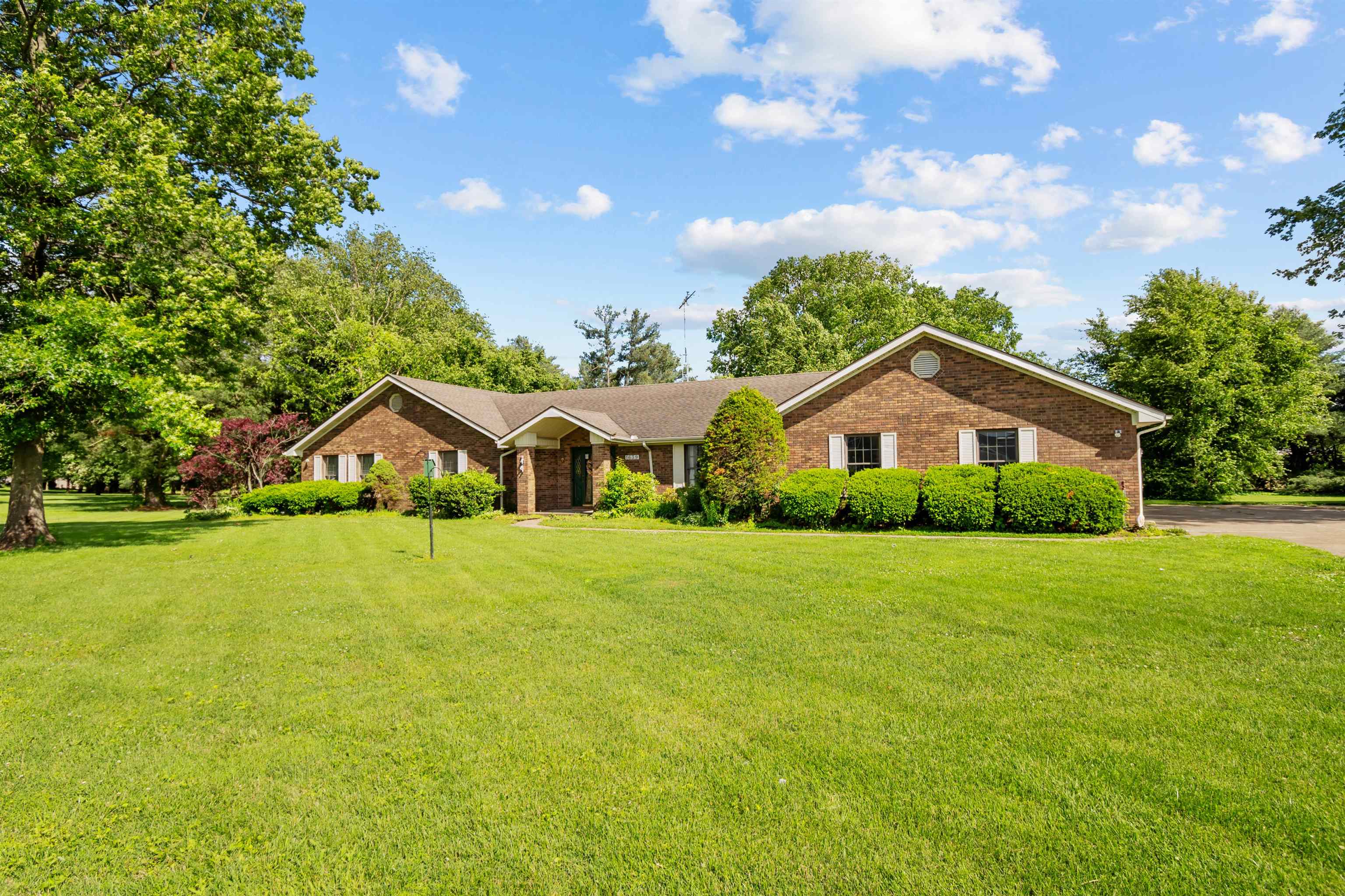 1639 Daniels Ln, Owensboro, Kentucky 42303, 3 Bedrooms Bedrooms, ,2 BathroomsBathrooms,Single Family Residence,For Sale,Daniels Ln,92201
